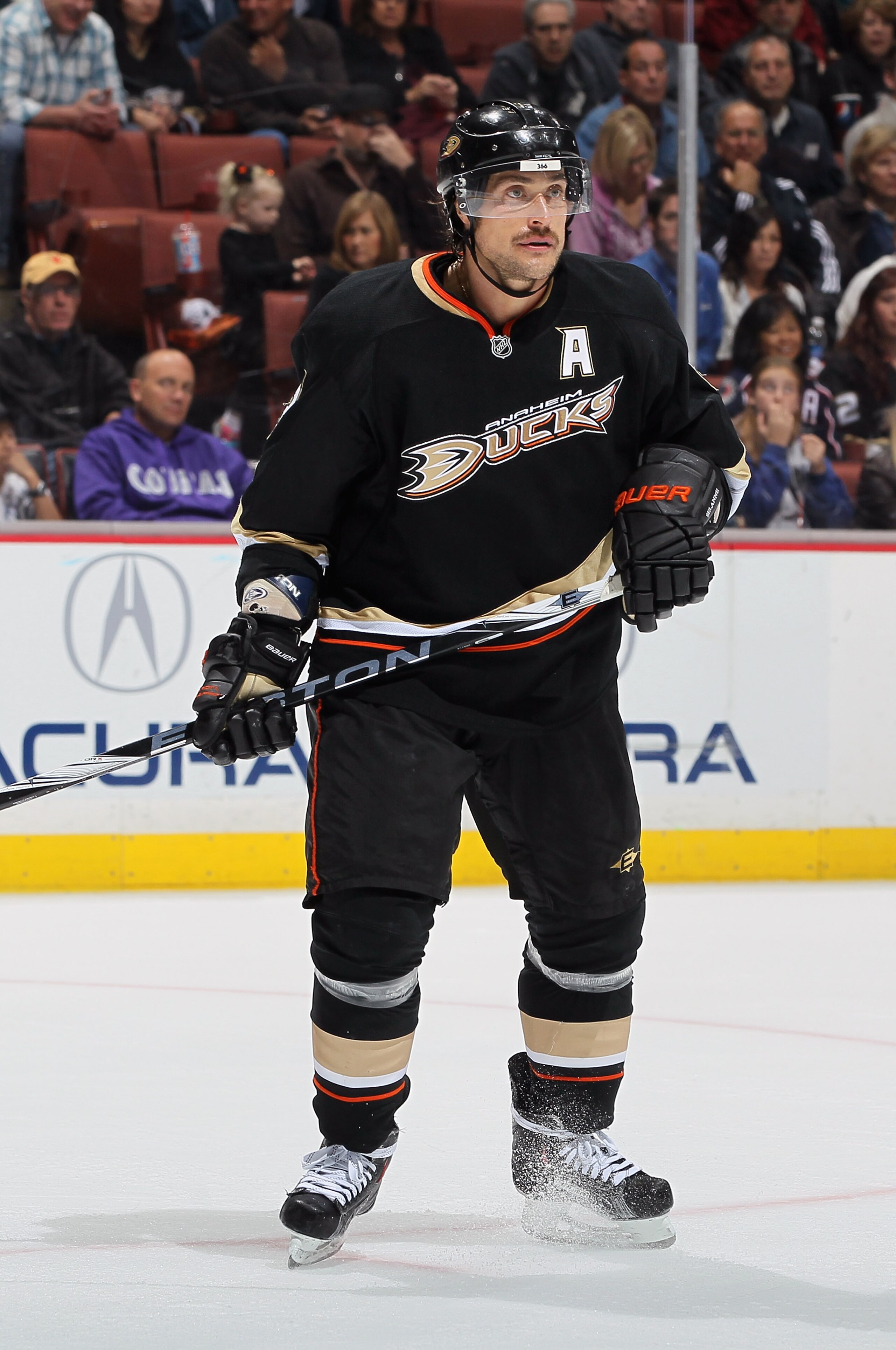 ANAHEIM, CA - NOVEMBER 19:  Teemu Selanne #8 of the Anaheim Ducks skates against the Columbus Blue Jackets at the Honda Center on November 19, 2010 in Anaheim, California. The Blue Jackets defeated the Ducks 4-3.  (Photo by Jeff Gross/Getty Images)