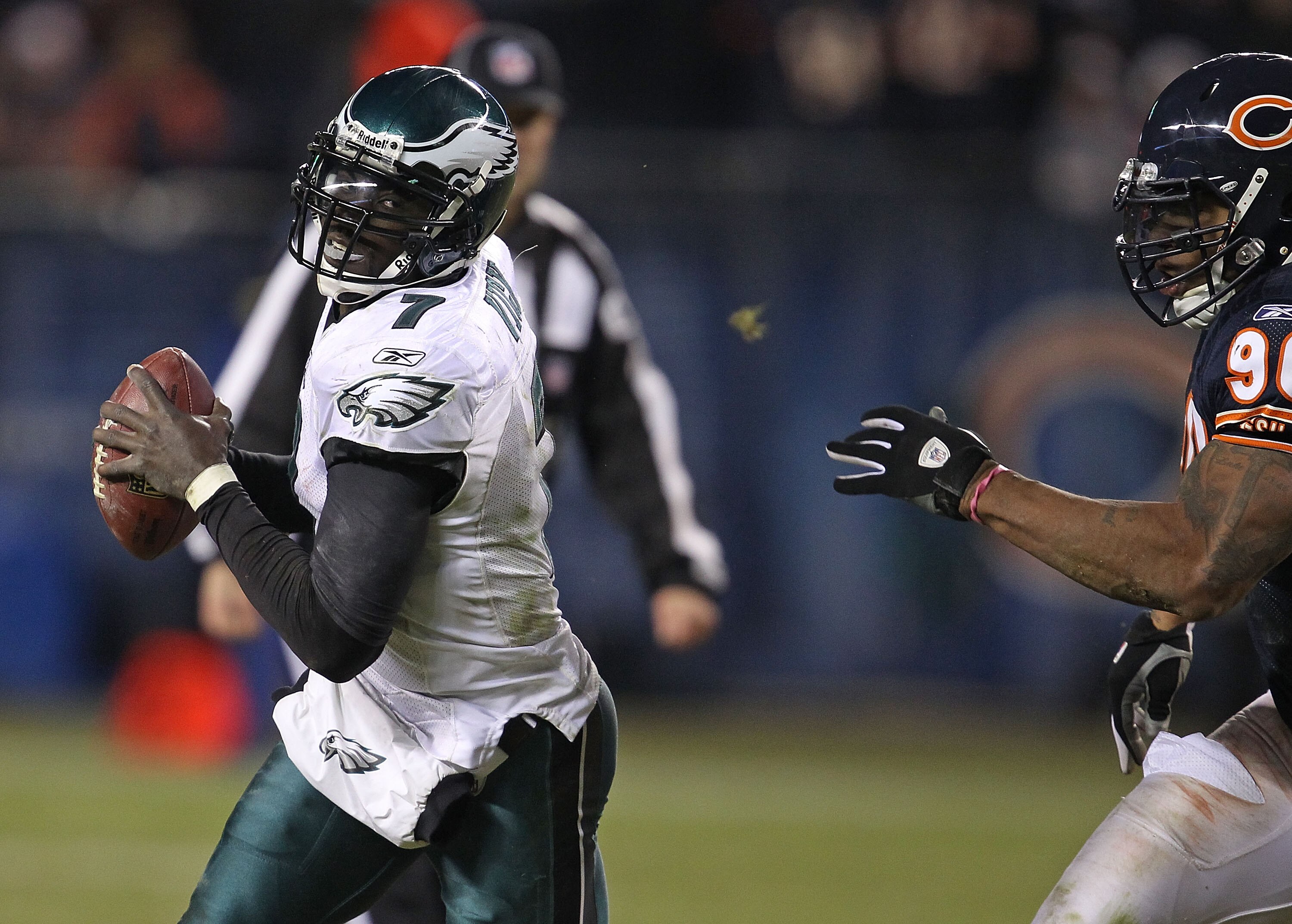 CHICAGO - NOVEMBER 28: Michael Vick #7 of the Philadelphia Eagles runs to avoid Julius Peppers #90 of the Chicago Bears at Soldier Field on November 28, 2010 in Chicago, Illinois. The Bears defeated the Eagles 31-26. (Photo by Jonathan Daniel/Getty Images