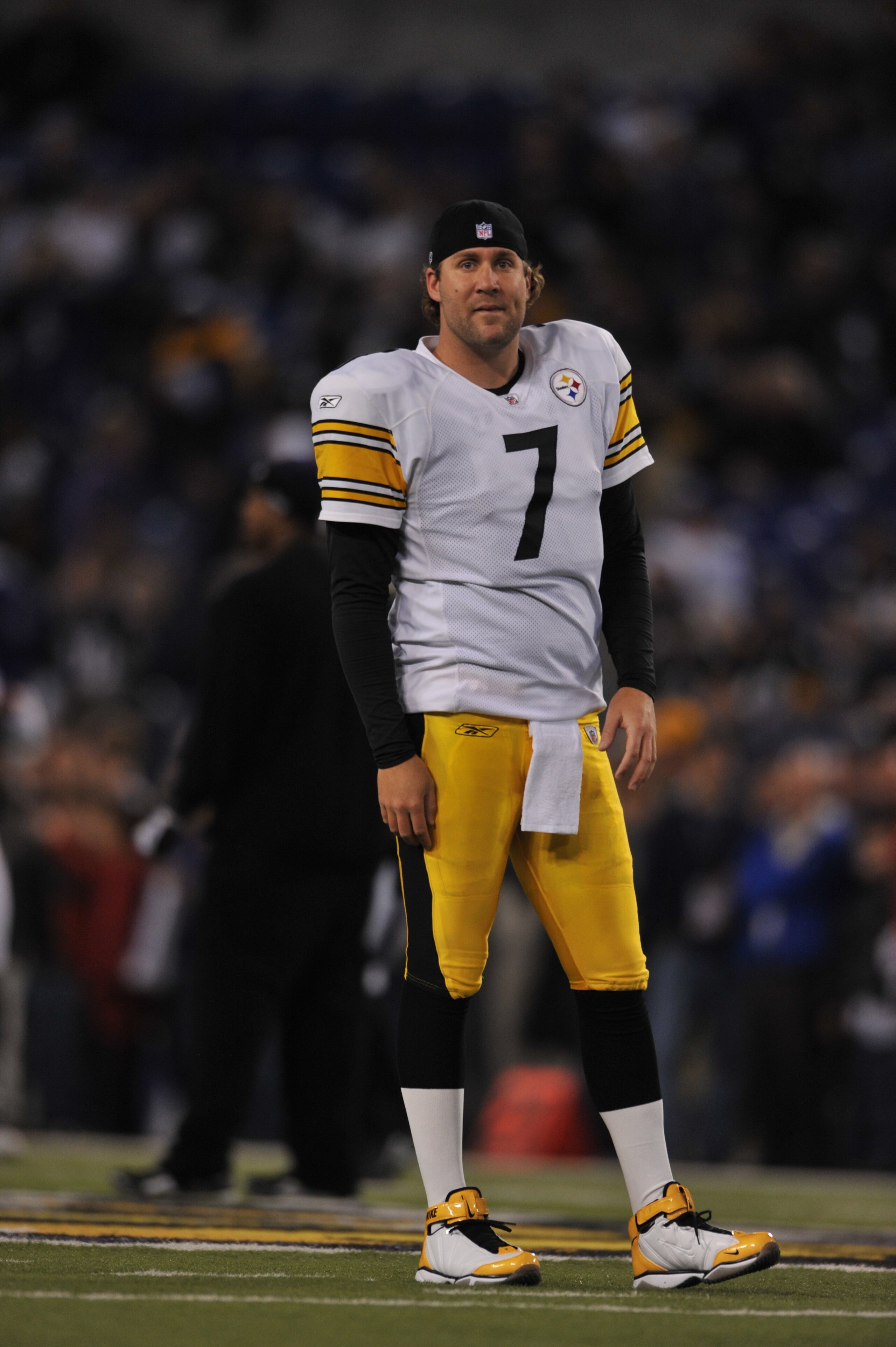 BALTIMORE - NOVEMBER 29:  Ben Roethlisberger #7 of the Pittsburgh Steelers warms up before the game against the  Baltimore Ravens at M&T Bank Stadium on November 29, 2009 in Baltimore, Maryland. Roethlisberger did not play because of a concussion. The Rav