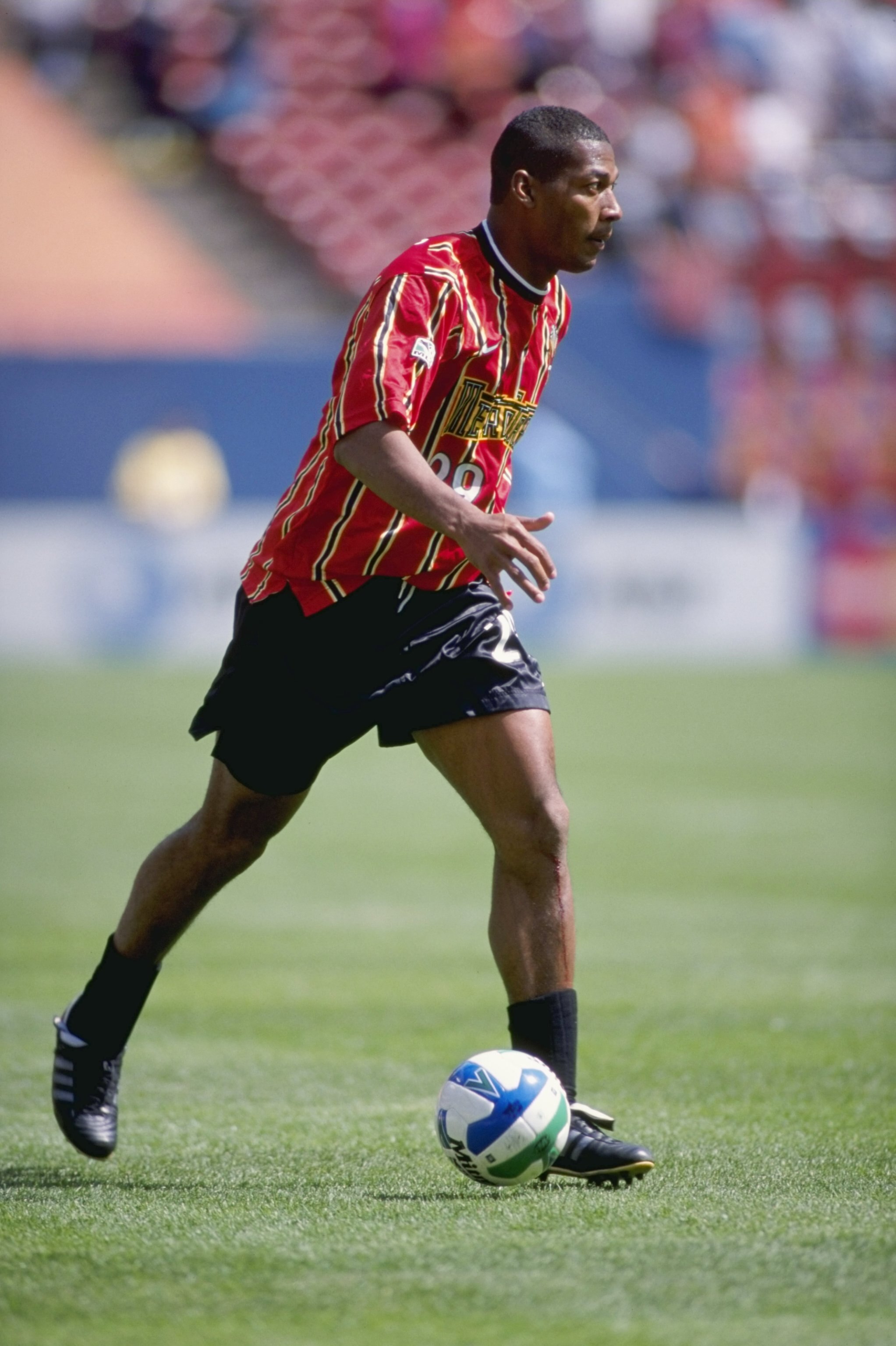 25 Apr 1999: Eduardo Hurtado #29 of the New Jersey Metrostars controls the ball during the game against the Tampa Bay Mutiny at the Giant Stadium in East Rutherford, New Jersey. The Mutiny defeated the Metrostars 1-0.