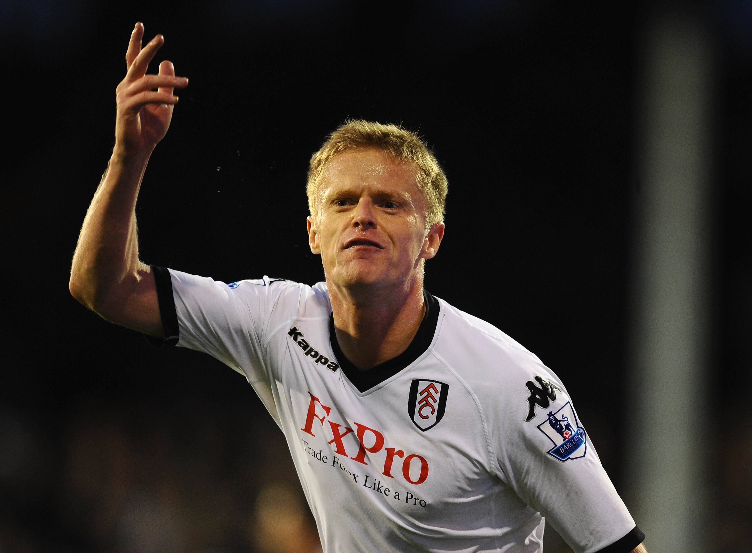 LONDON, ENGLAND - NOVEMBER 06:  Damien Duff of Fulham makes his point to the linesman during the Barclays Premier League match between Fulham and Aston Villa at Craven Cottage on November 6, 2010 in London, England.  (Photo by Mike Hewitt/Getty Images)