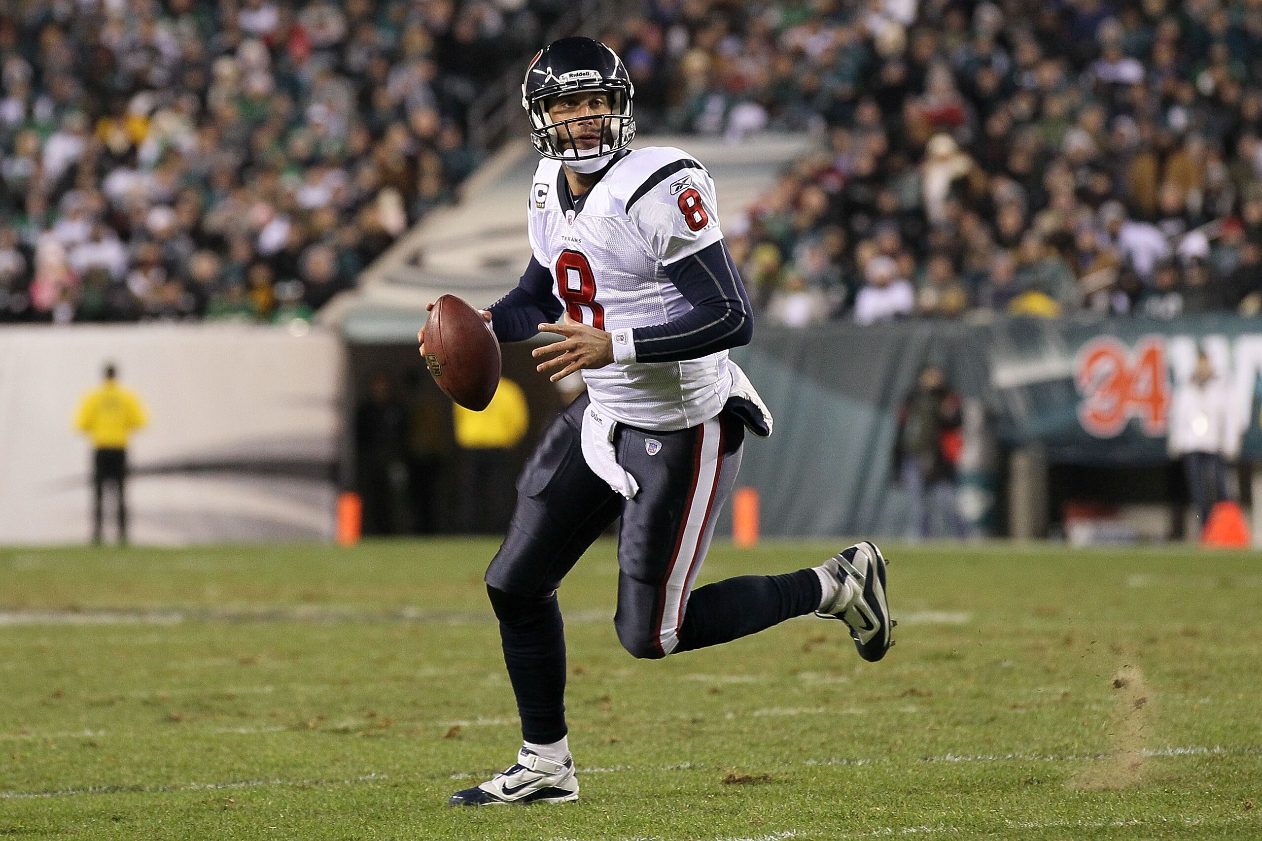 PHILADELPHIA, PA - DECEMBER 02:  Matt Schaub #8 of the Houston Texans rolls out to pass against the Philadelphia Eagles at Lincoln Financial Field on December 2, 2010 in Philadelphia, Pennsylvania.  (Photo by Jim McIsaac/Getty Images)