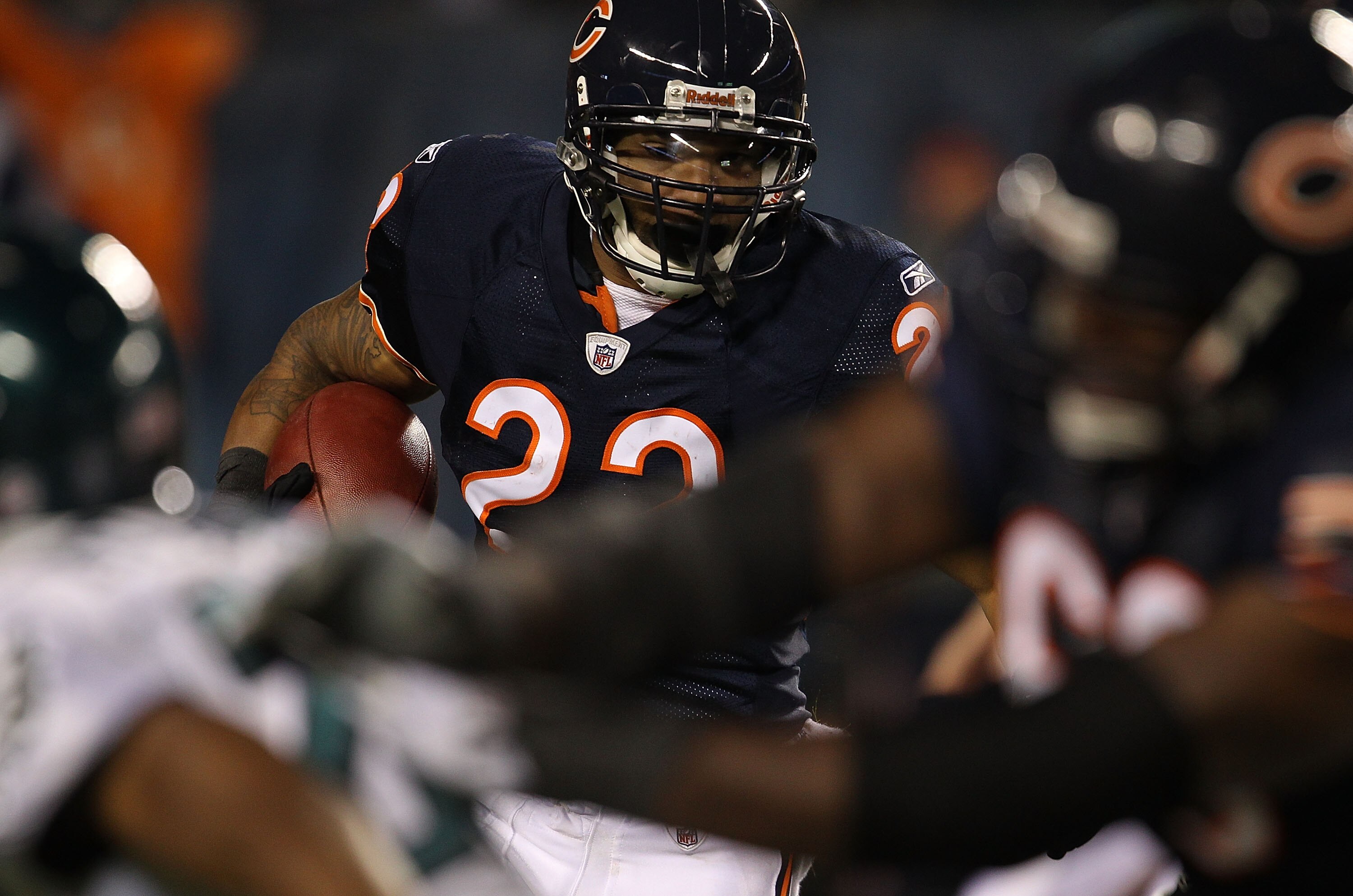 CHICAGO - NOVEMBER 28: Matt Forte #22 of the Chicago Bears runs against the Philadelphia Eagles at Soldier Field on November 28, 2010 in Chicago, Illinois. The Bears defeated the Eagles 31-26. (Photo by Jonathan Daniel/Getty Images)