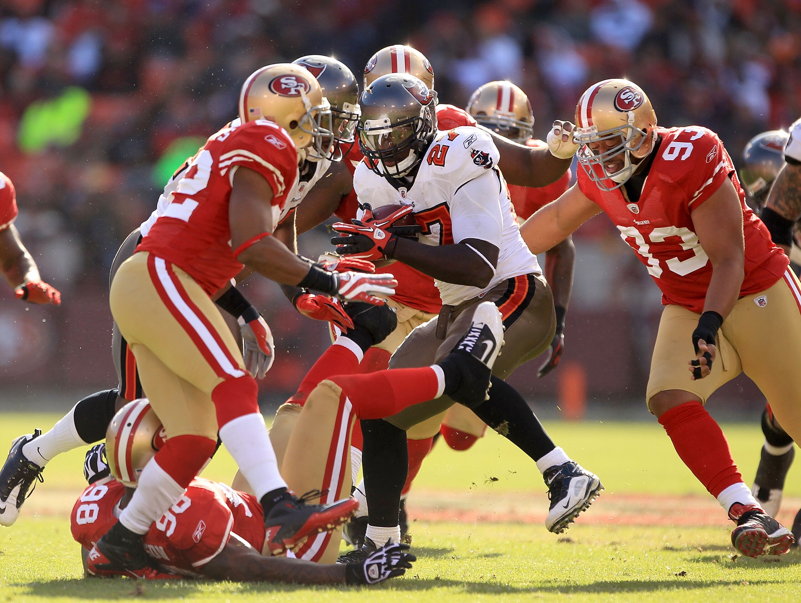 SAN FRANCISCO - NOVEMBER 21:  LeGarrette Blount #27 of the Tampa Bay Buccaneers in action against the San Francisco 49ers at Candlestick Park on November 21, 2010 in San Francisco, California.  (Photo by Ezra Shaw/Getty Images)