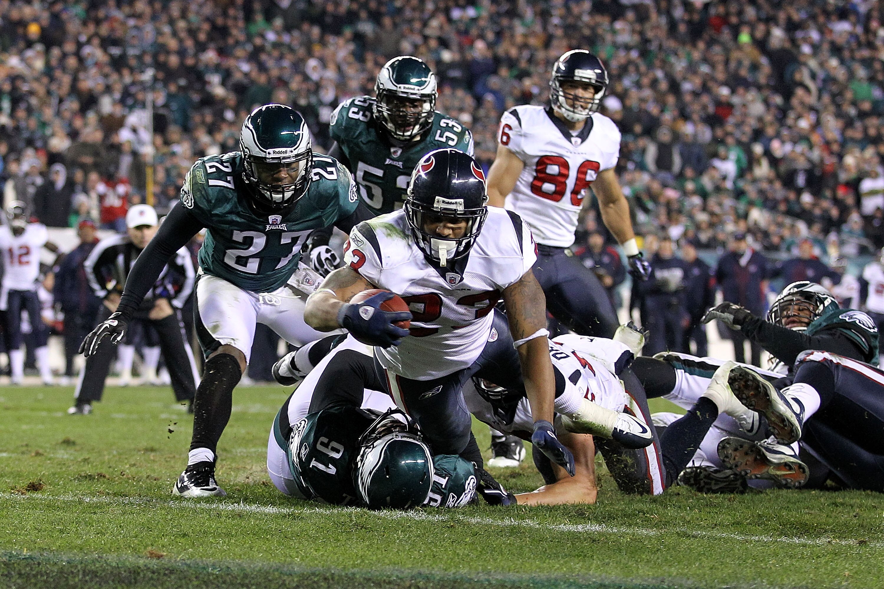 PHILADELPHIA, PA - DECEMBER 02:  Arian Foster #23 of the Houston Texans scores a 3-yard rushing touchdown in the third quarter against the Philadelphia Eagles at Lincoln Financial Field on December 2, 2010 in Philadelphia, Pennsylvania.  (Photo by Chris C