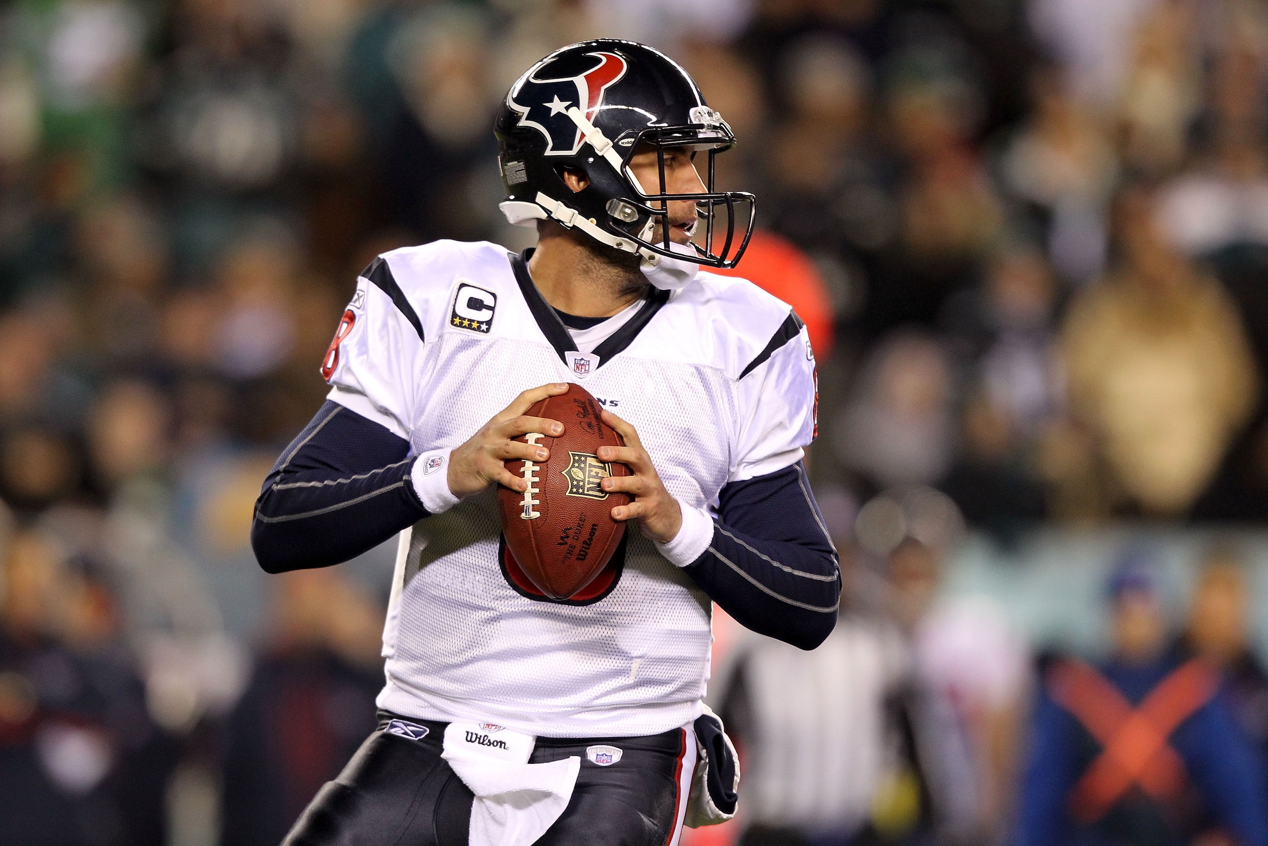 PHILADELPHIA, PA - DECEMBER 02:  Matt Schaub #8 of the Houston Texans looks to pass against the Philadelphia Eagles at Lincoln Financial Field on December 2, 2010 in Philadelphia, Pennsylvania.  (Photo by Al Bello/Getty Images)