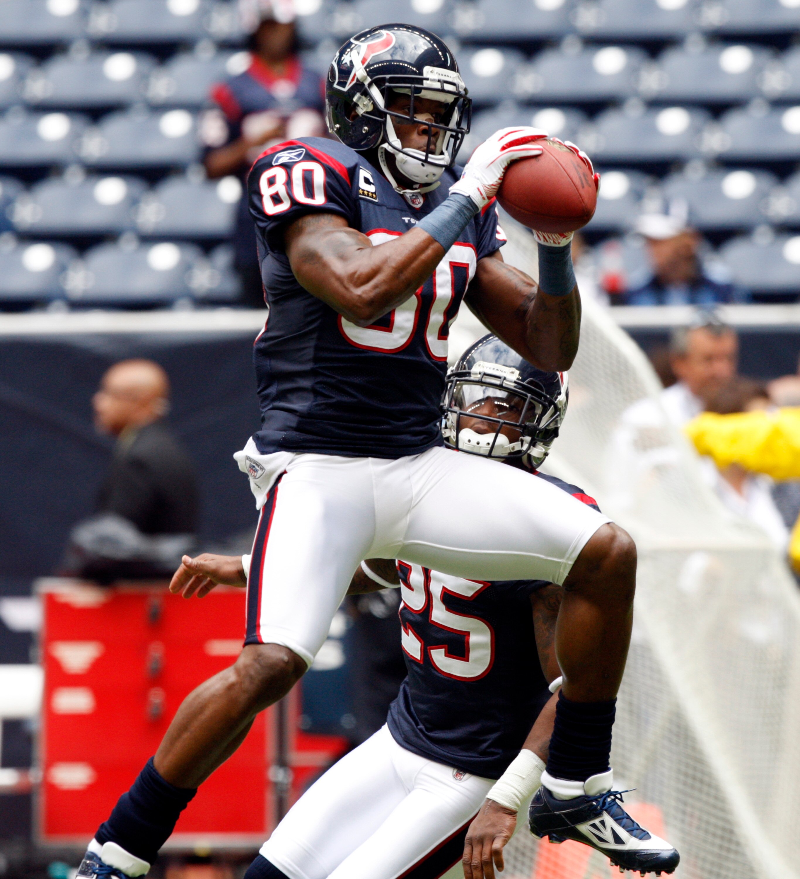 HOUSTON - NOVEMBER 28:  Wide receiver Andre Johnson #80 of the Houston Texans catches a pass during warm ups before playing the Tennessee Titans at Reliant Stadium on November 28, 2010 in Houston, Texas.  (Photo by Bob Levey/Getty Images)