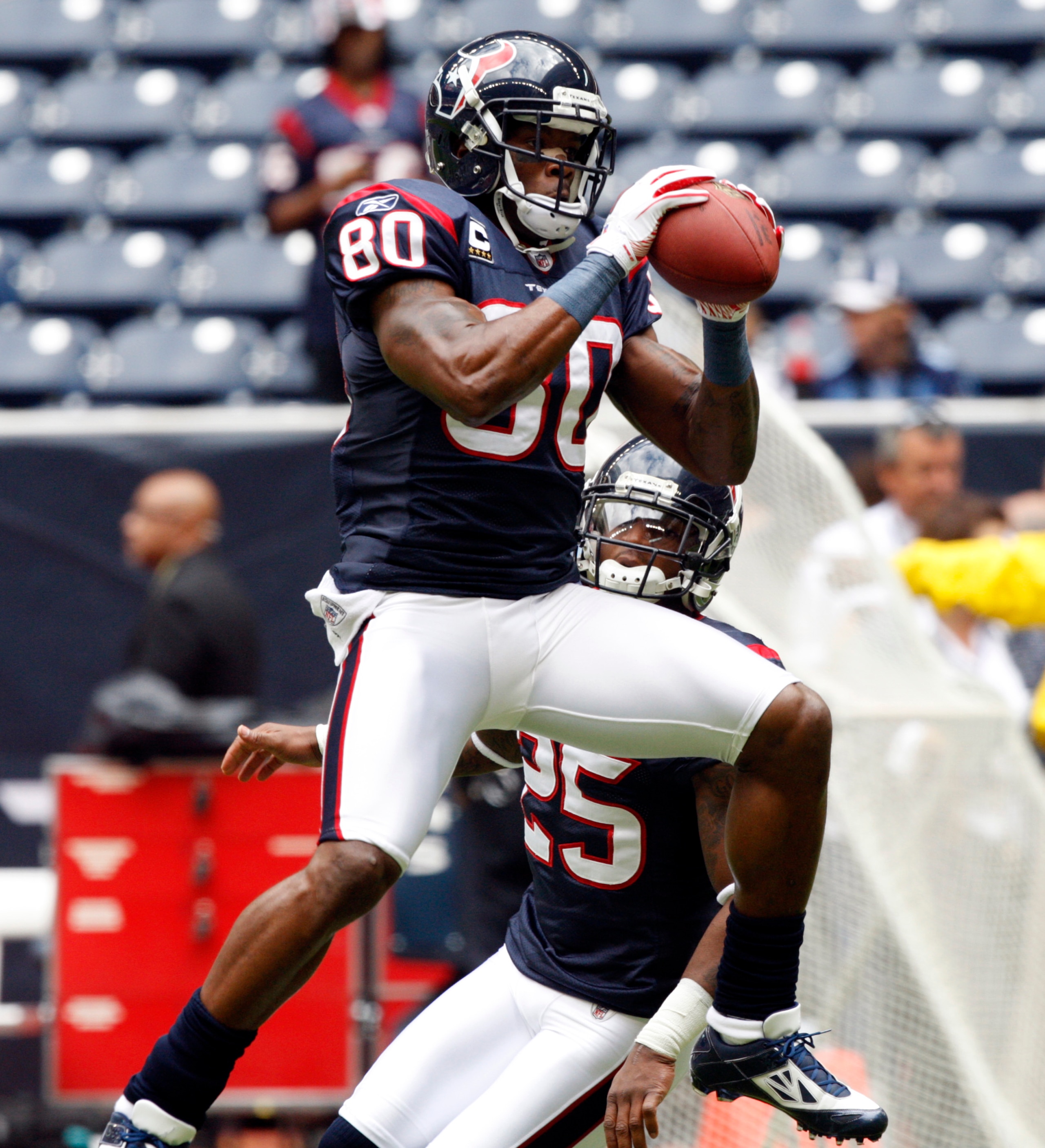 HOUSTON - NOVEMBER 28:  Wide receiver Andre Johnson #80 of the Houston Texans catches a pass during warm ups before playing the Tennessee Titans at Reliant Stadium on November 28, 2010 in Houston, Texas.  (Photo by Bob Levey/Getty Images)