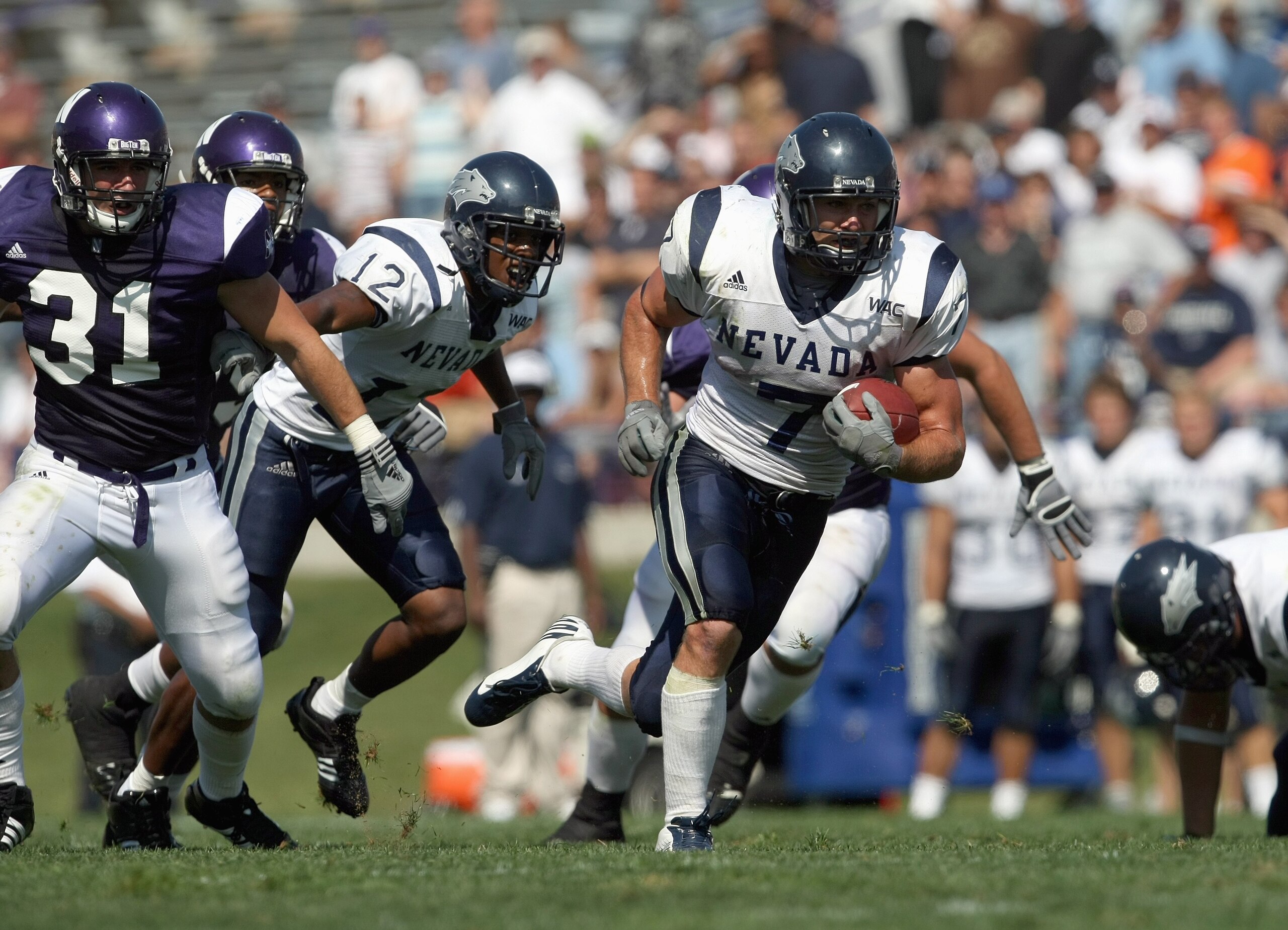 EVANSTON, IL - SEPTEMBER 8:  Luke Lippincott # 7 of the Nevada Wolf Pack carries the ball against the Northwestern Wildcats on September 8, 2007 at Ryan Field at Northwestern University in Evanston, Illinois. (Photo by Jonathan Daniel/Getty Images)