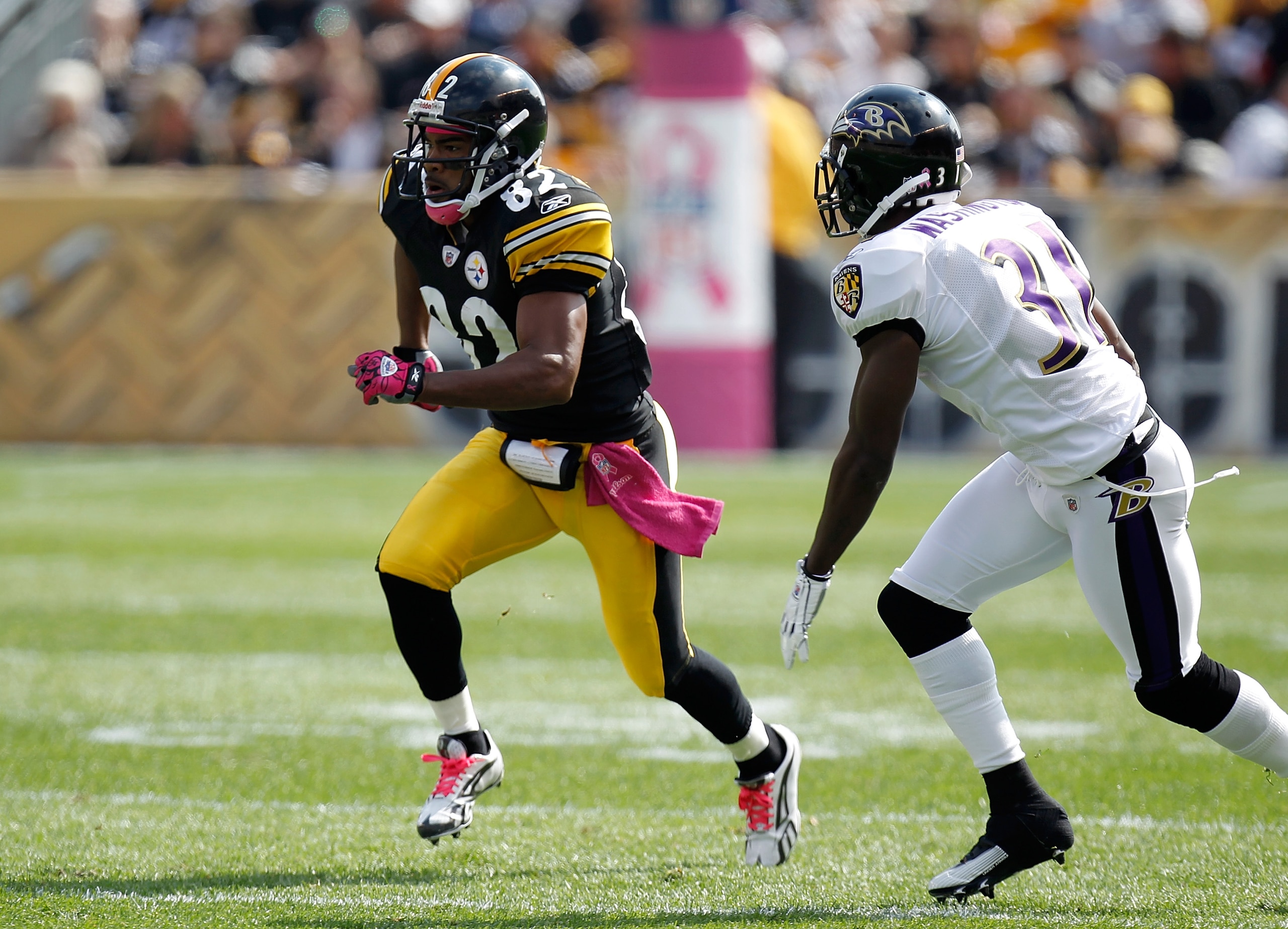 PITTSBURGH - OCTOBER 03: Antwaan Randle El #82 of the Pittsburgh Steelers runs past Fabian Washington #31 the Baltimore Ravens on October 3, 2010 at Heinz Field in Pittsburgh, Pennsylvania. (Photo by Gregory Shamus/Getty Images)