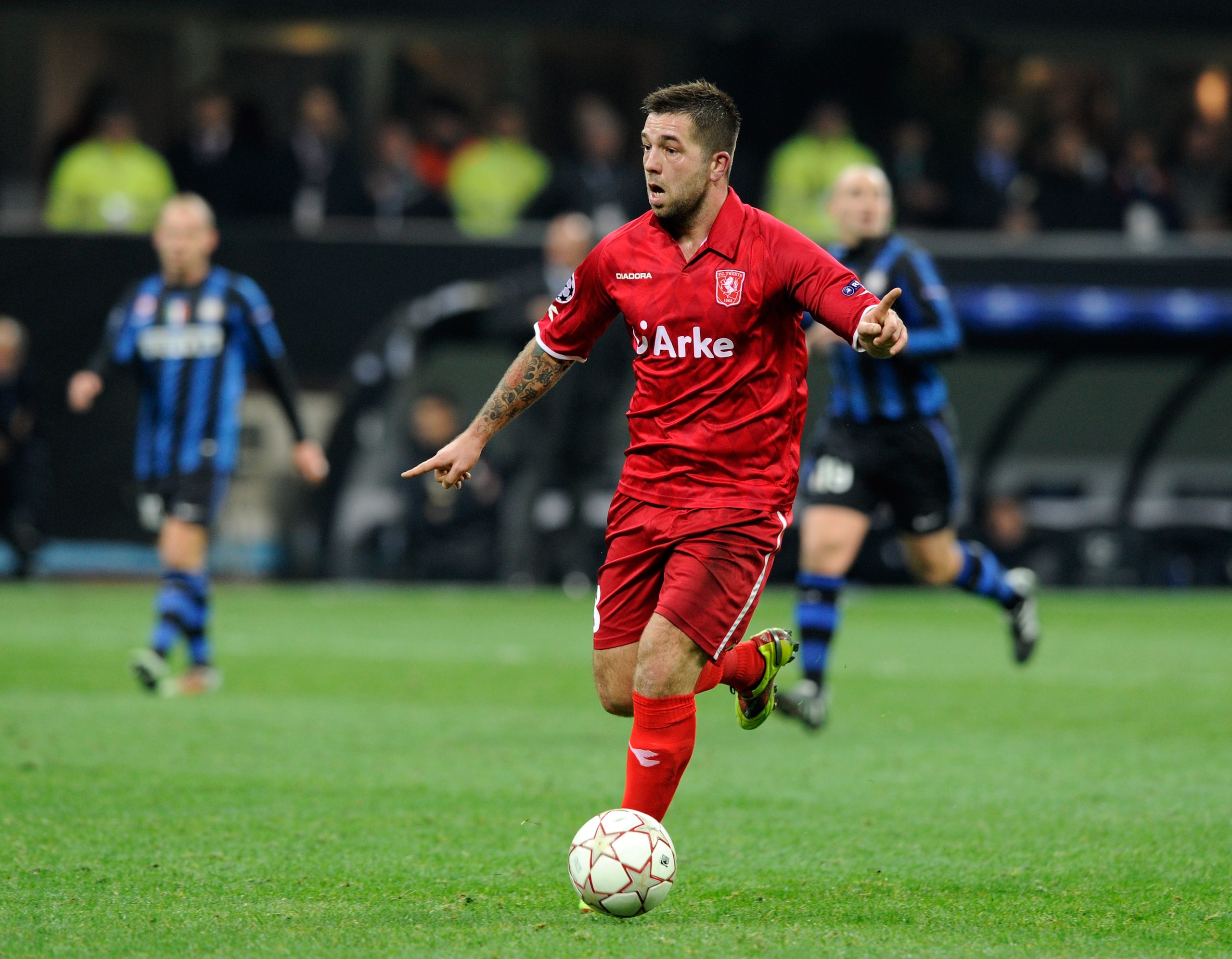 MILAN, ITALY - NOVEMBER 24:  Theo Janssen of FC Twente during the UEFA Champions League Group A match between FC Internazionale Milano and FC Twente at Stadio Giuseppe Meazza on November 24, 2010 in Milan, Italy.  (Photo by Claudio Villa/Getty Images)