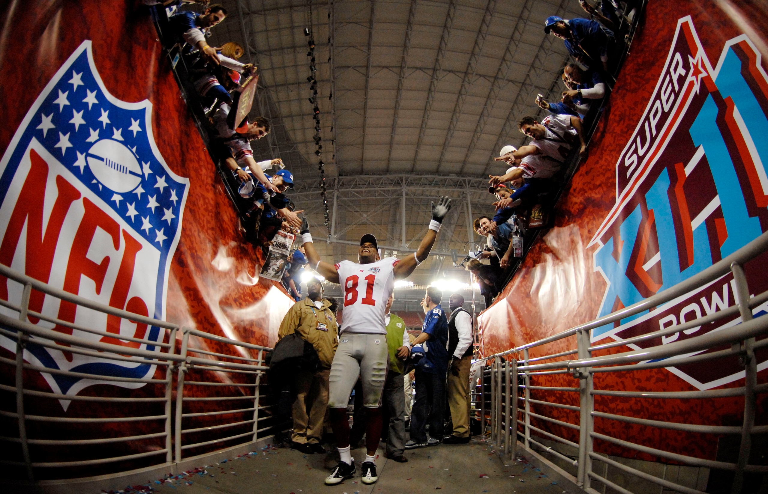 GLENDALE, AZ - FEBRUARY 03: Amani Toomer #81 of the New York Giants walks off the field after defeating the New England Patriots 17-14 in Super Bowl XLII on February 3, 2008 at the University of Phoenix Stadium in Glendale, Arizona. (Photo by Michael He GLENDALE, AZ - FEBRUARY 03: Amani Toomer #81 of the New York Giants walks off the field after defeating the New England Patriots 17-14 in Super Bowl XLII on February 3, 2008 at the University of Phoenix Stadium in Glendale, Arizona. (Photo by Michael He