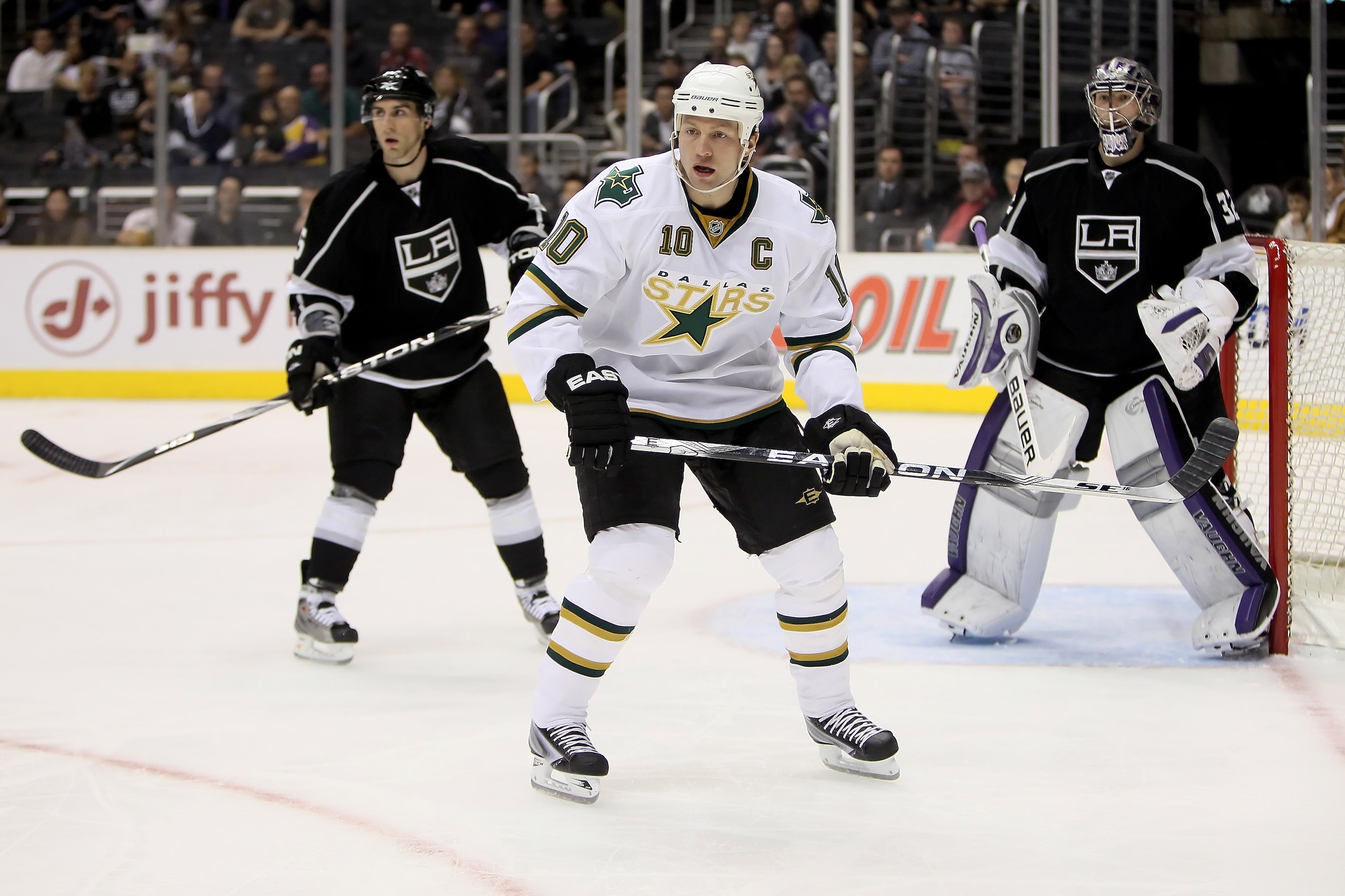 LOS ANGELES, CA - MARCH 27:  Brenden Morrow #10 of the Dallas Stars skates against the Los Angeles Kings at Staples Center on March 27, 2010 in Los Angeles, California.  (Photo by Jeff Gross/Getty Images)