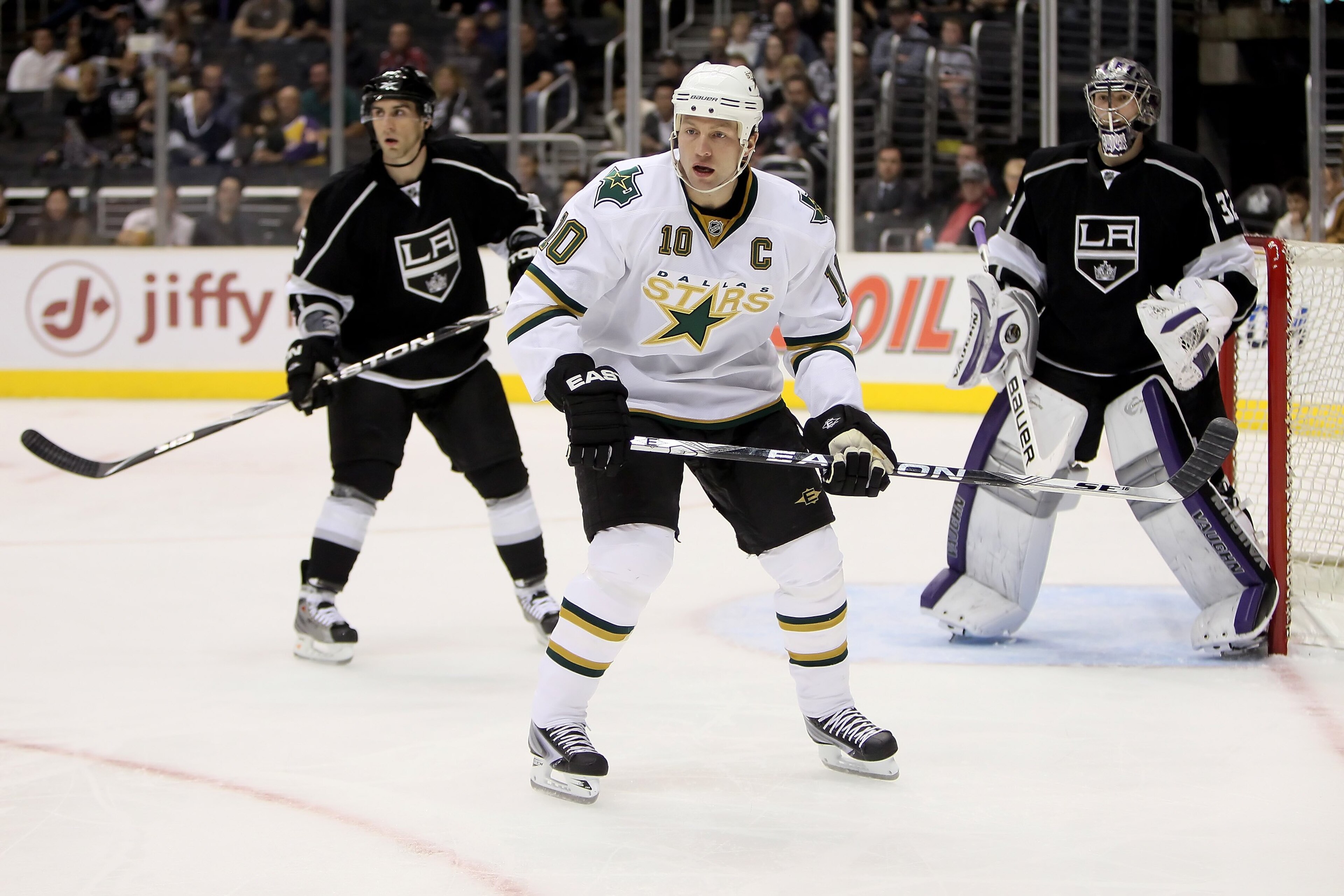 LOS ANGELES, CA - MARCH 27:  Brenden Morrow #10 of the Dallas Stars skates against the Los Angeles Kings at Staples Center on March 27, 2010 in Los Angeles, California.  (Photo by Jeff Gross/Getty Images)