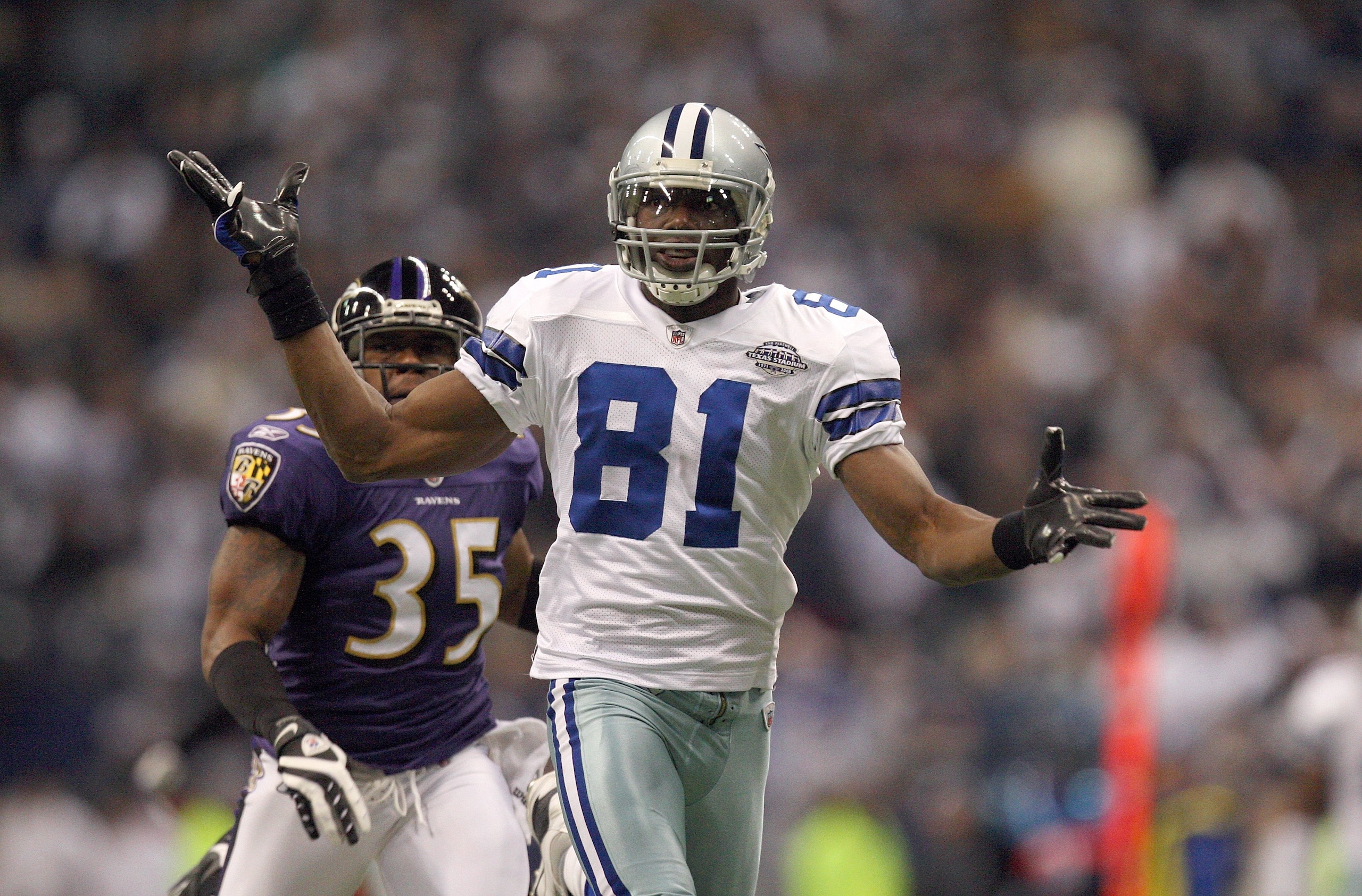 IRVING, TX - DECEMBER 20:  Terrell Owens #81 of the Dallas Cowboys reacts after a play during their NFL game against the Baltimore Ravens at Texas Stadium on December 20, 2008 in Irving, Texas. The Ravens defeated the Cowboys 33-24. (Photo by Ronald Marti