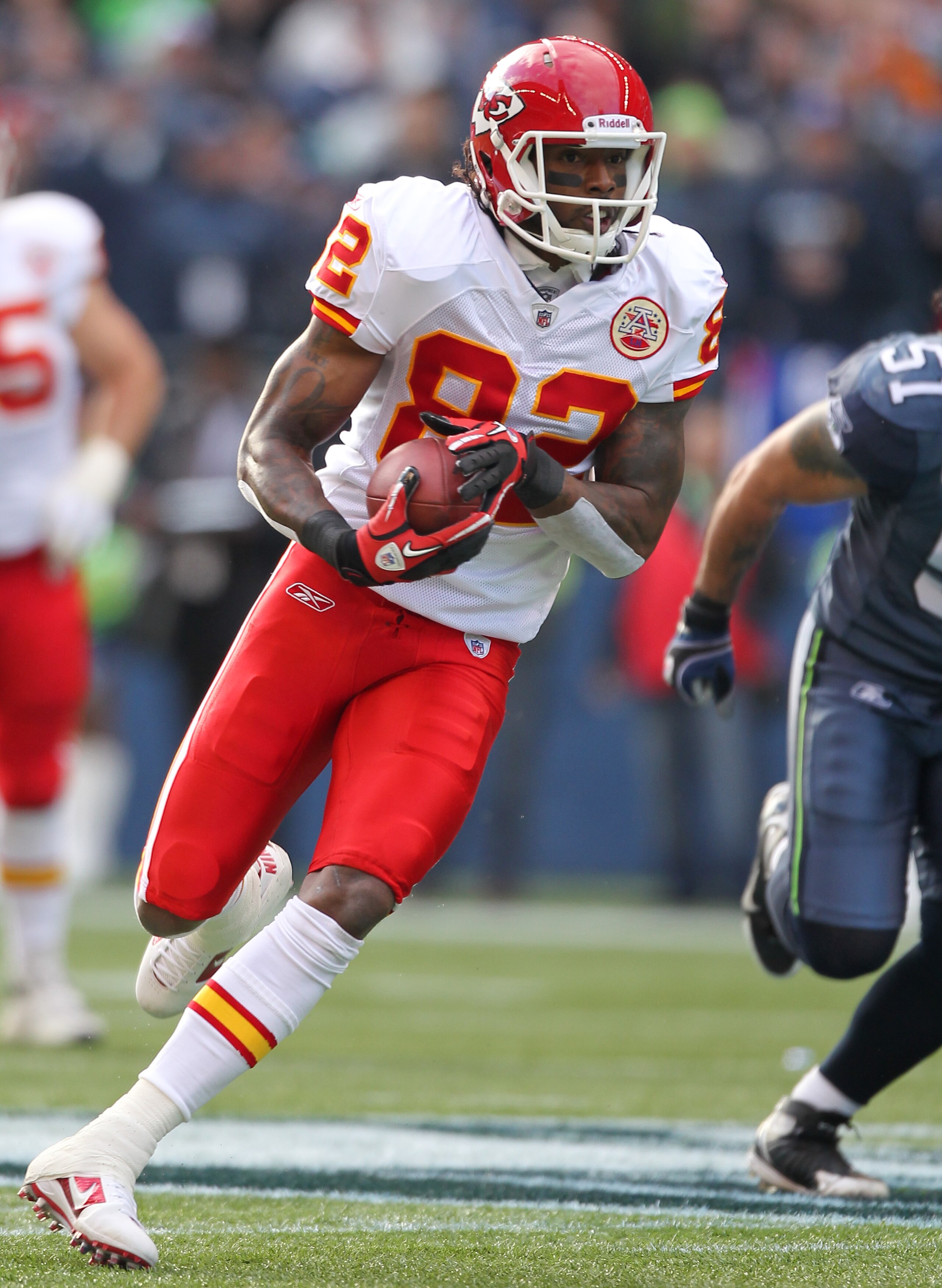 SEATTLE, WA - NOVEMBER 28:  Wide receiver Dwayne Bowe #82 of the Kansas City Chiefs rushes against the Seattle Seahawks at Qwest Field on November 28, 2010 in Seattle, Washington. (Photo by Otto Greule Jr/Getty Images)
