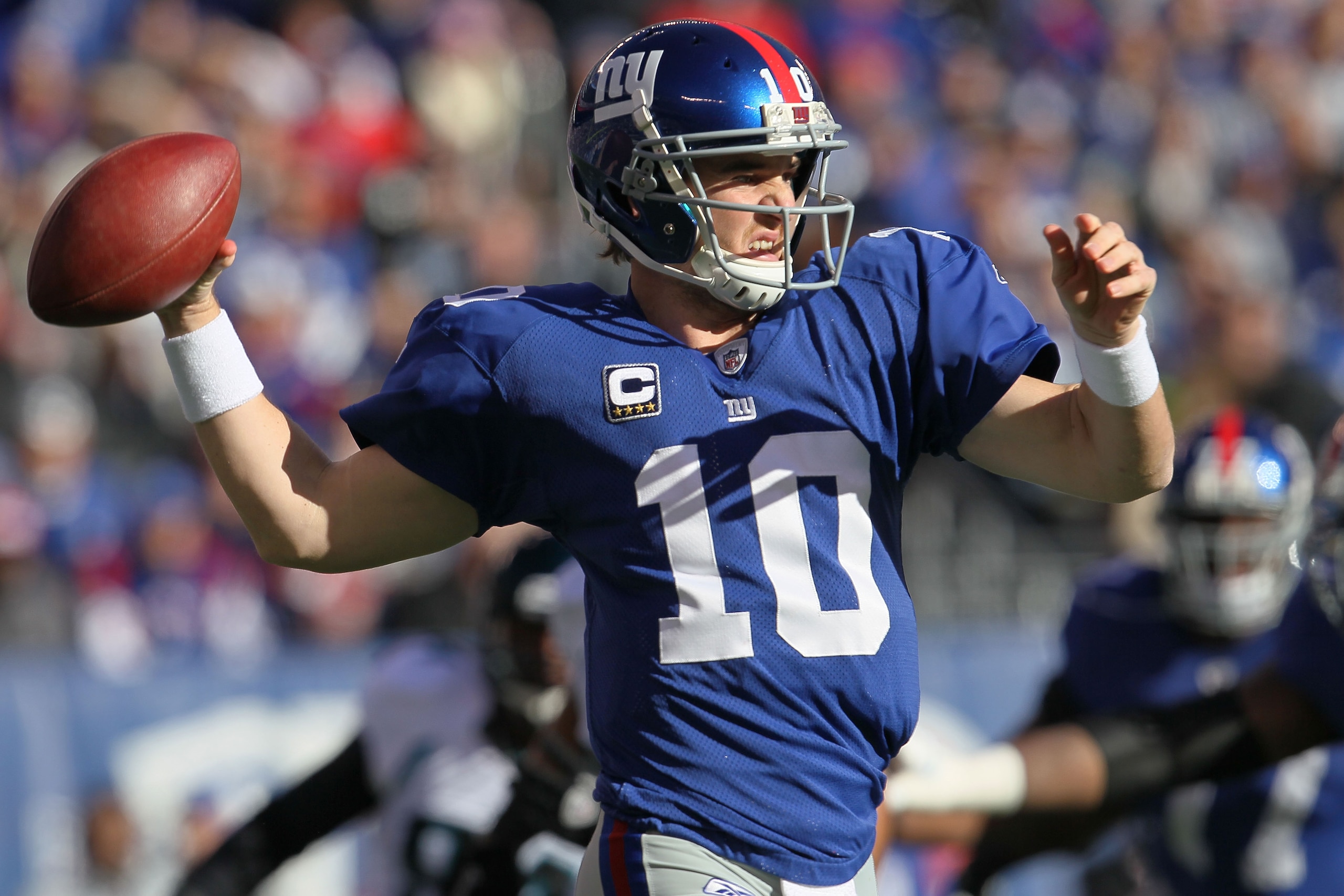 EAST RUTHERFORD, NJ - NOVEMBER 28:  Eli Manning #10 of the New York Giants throws a pass against the Jacksonville Jaguars at New Meadowlands Stadium on November 28, 2010 in East Rutherford, New Jersey.  (Photo by Chris McGrath/Getty Images)