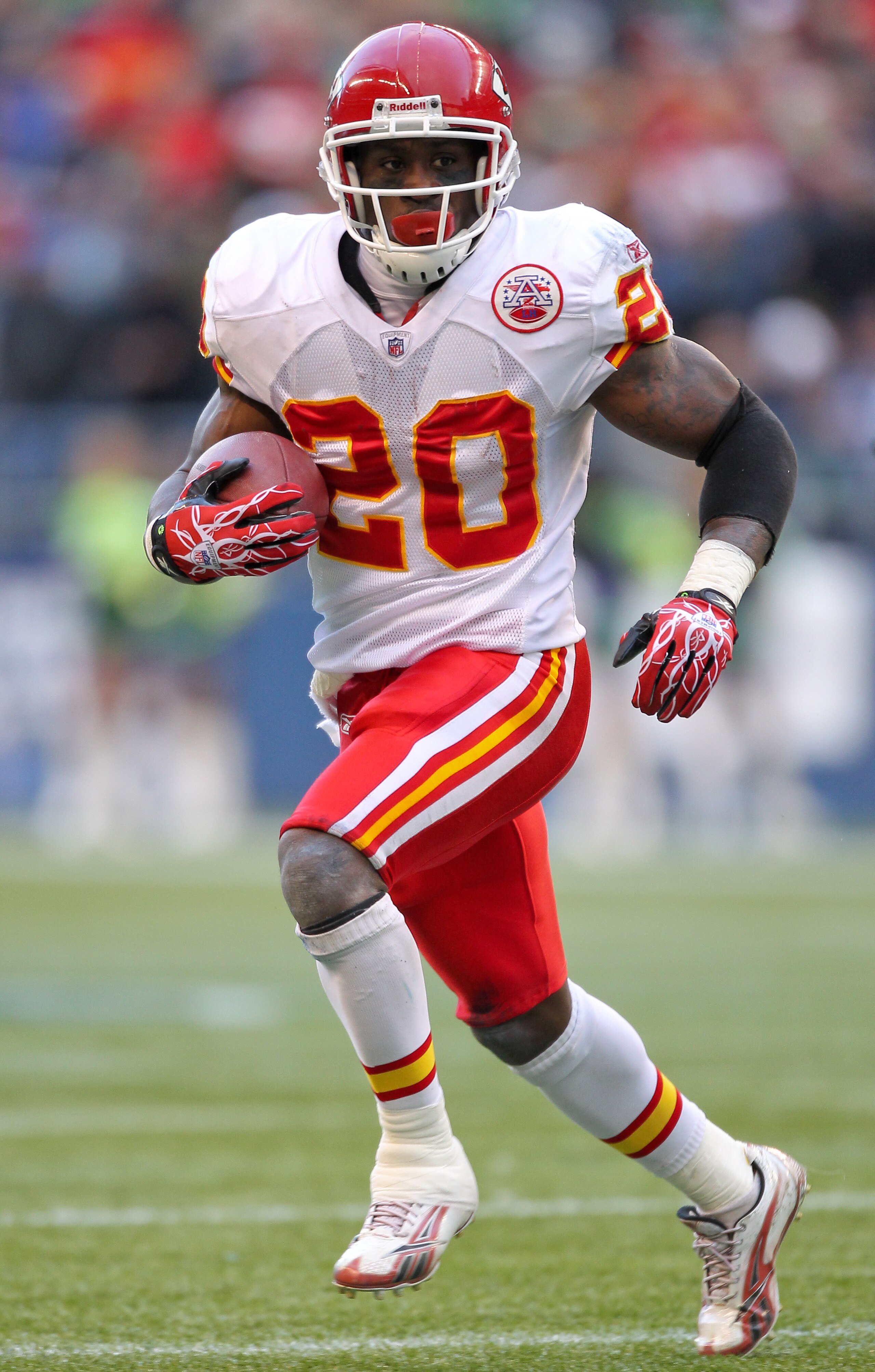 SEATTLE, WA - NOVEMBER 28:  Running back Thomas Jones #20 of the Kansas City Chiefs rushes against the Seattle Seahawks at Qwest Field on November 28, 2010 in Seattle, Washington. (Photo by Otto Greule Jr/Getty Images)