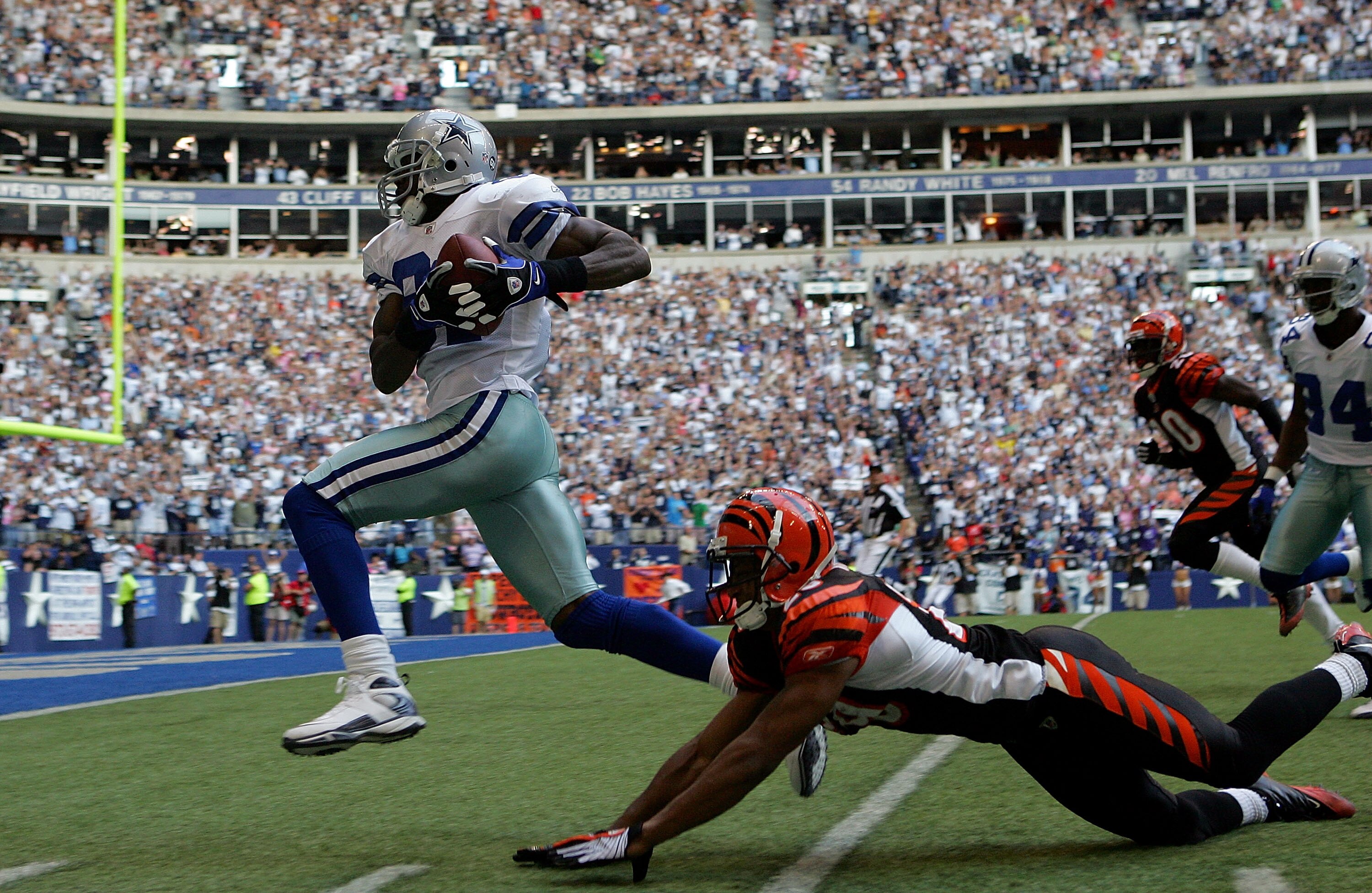 IRVING, TX - OCTOBER 05:  Wide receiver Terrell Owens #81 of the Dallas Cowboys runs a touchdown pass reception past Leon Hall #29 of the Cincinnati Bengals in the fourth quarter at Texas Stadium on October 5, 2008 in Irving, Texas.  (Photo by Ronald Mart