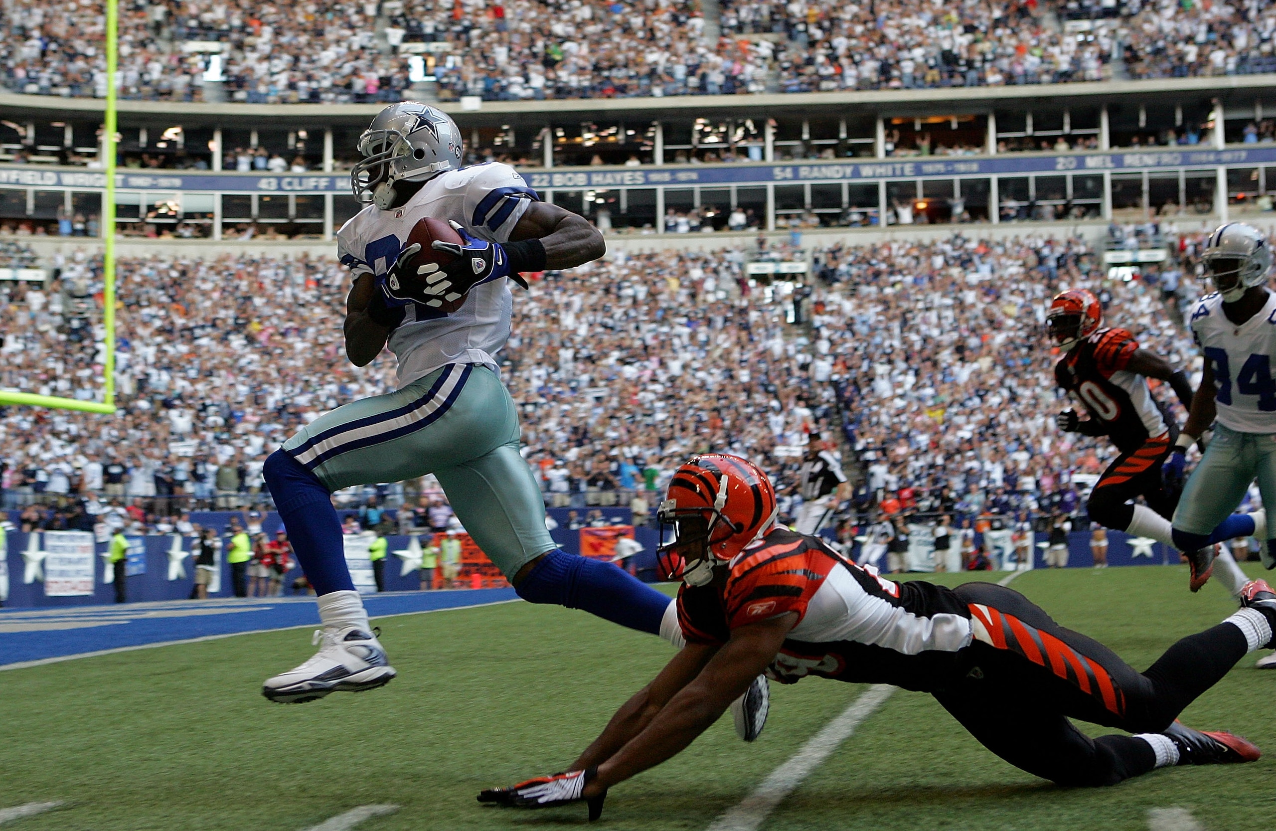 IRVING, TX - OCTOBER 05:  Wide receiver Terrell Owens #81 of the Dallas Cowboys runs a touchdown pass reception past Leon Hall #29 of the Cincinnati Bengals in the fourth quarter at Texas Stadium on October 5, 2008 in Irving, Texas.  (Photo by Ronald Mart