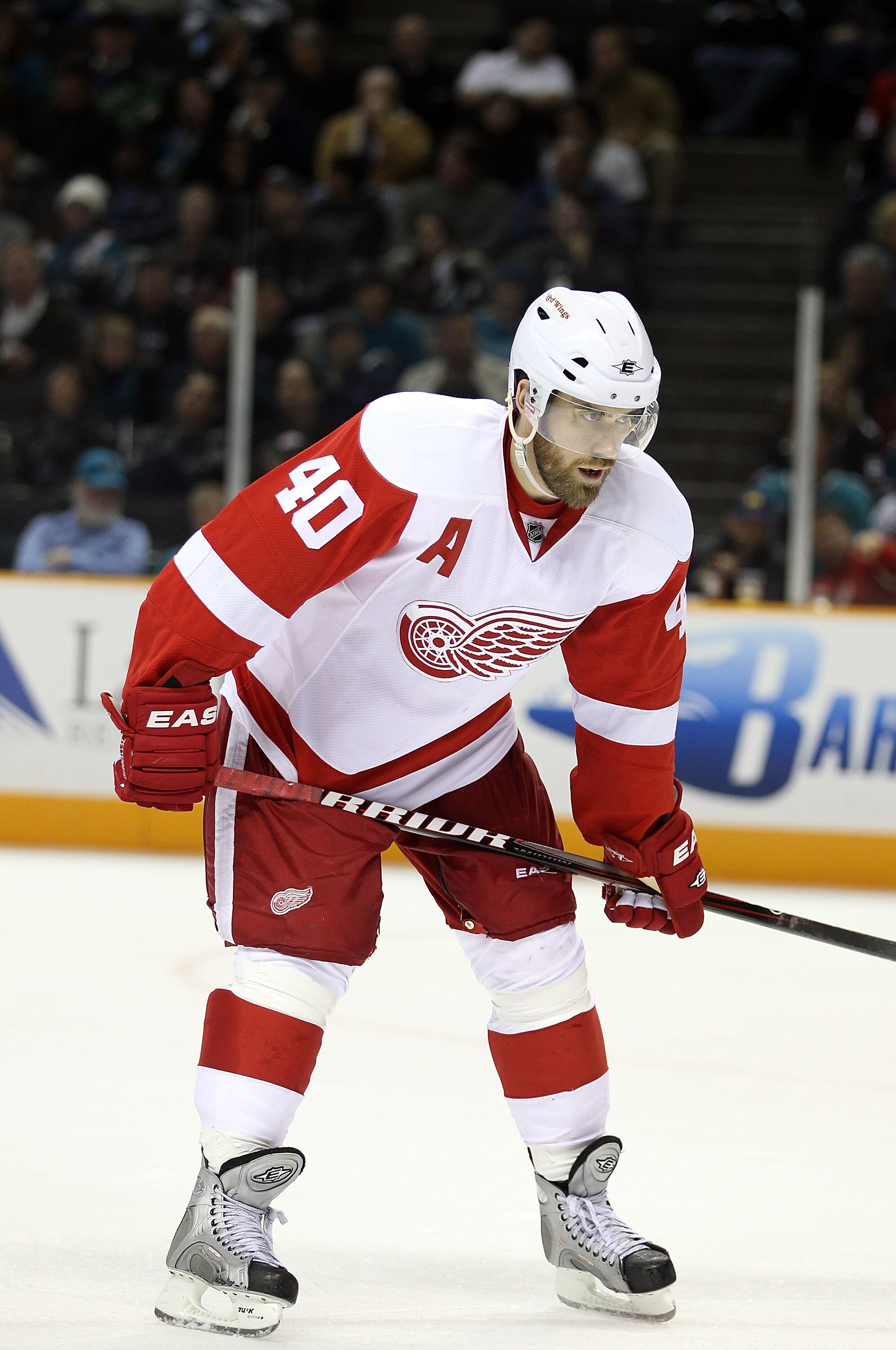 SAN JOSE, CA - NOVEMBER 30:  Henrik Zetterberg #40 of the Detroit Red Wings in action against the San Jose Sharks at HP Pavilion on November 30, 2010 in San Jose, California.  (Photo by Ezra Shaw/Getty Images)