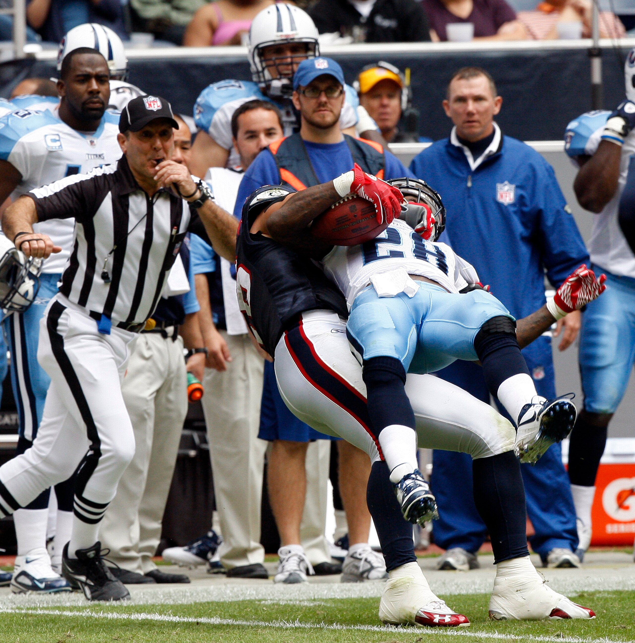 HOUSTON - NOVEMBER 28:  LInebacker Brian Cushing #56 of the Houston Texans throws running back Chris Johnson #28 of the Tennessee Titans out of bounds in the seond quarter at Reliant Stadium on November 28, 2010 in Houston, Texas.  (Photo by Bob Levey/Get