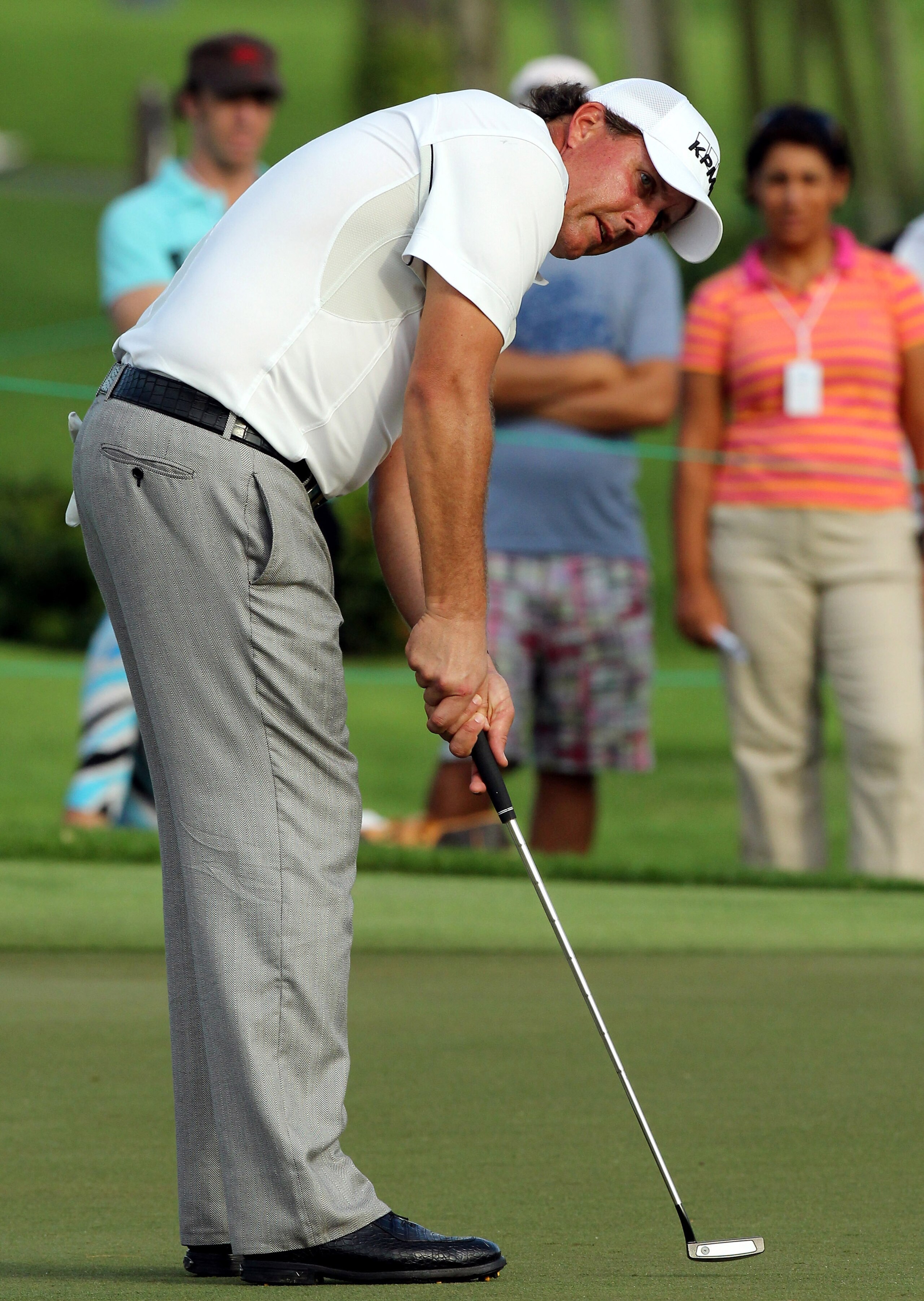 SINGAPORE - NOVEMBER 12: Phil Mickelson of USA putts on the 12th hole during the second round of the Barclays Singapore Open held at the Sentosa Golf Club on November 12, 2010 in Singapore, Singapore.  (Photo by Stanley Chou/Getty Images)