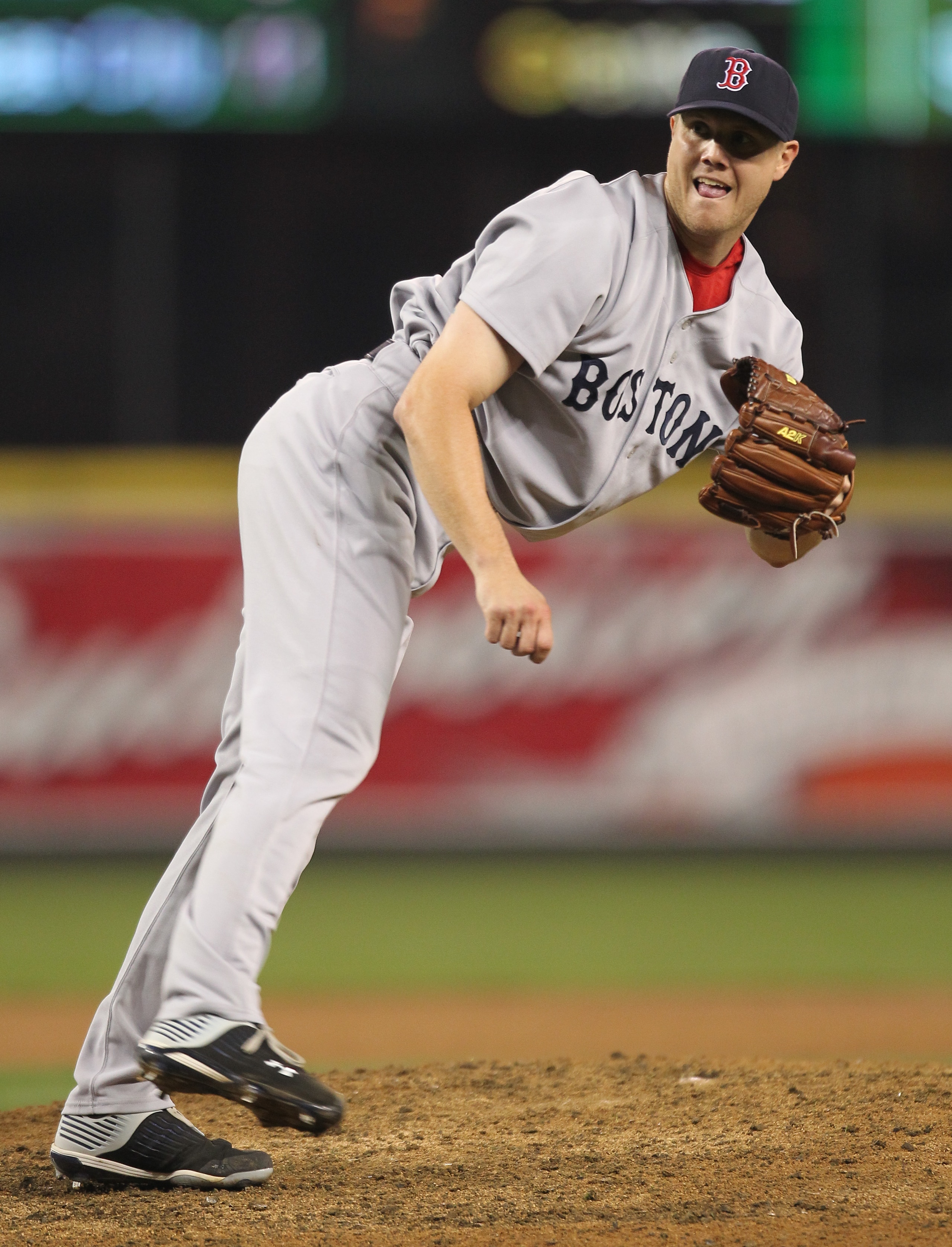 SEATTLE - SEPTEMBER 14:  Closing pitcher Jonathan Papelbon #58 of the Boston Red Sox pitches against the Seattle Mariners at Safeco Field on September 14, 2010 in Seattle, Washington. The Red Sox won 9-6. (Photo by Otto Greule Jr/Getty Images)