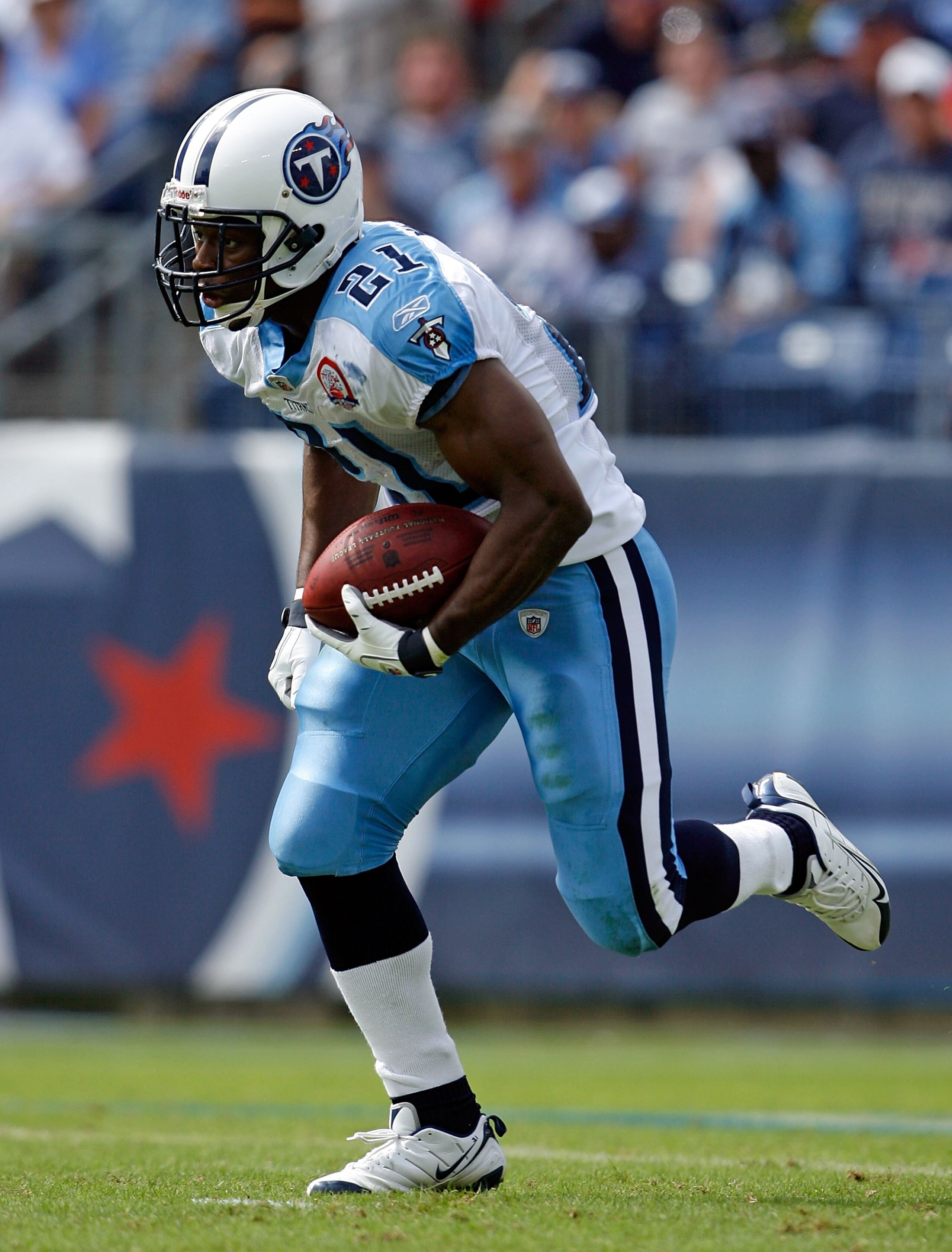 NASHVILLE, TN - SEPTEMBER 20:  Javon Ringer #21 of the Tennessee Titans runs with the ball during the NFL game against the Houston Texans at LP Field on September 20, 2009 in Nashville, Tennessee.  (Photo by Andy Lyons/Getty Images)