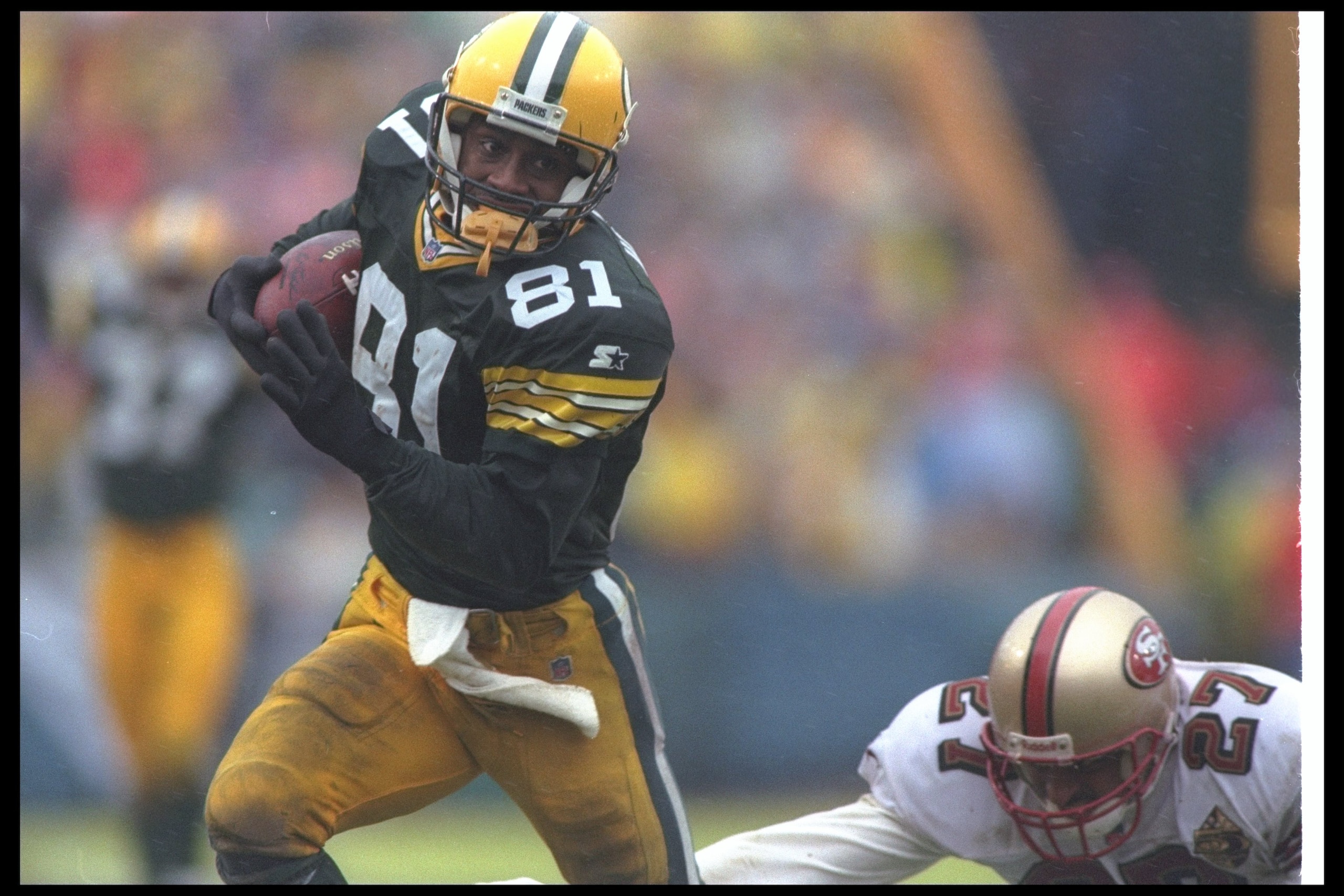4 Jan 1997:  Wide receiver Desmond Howard of the Green Bay Packers moves the ball during a playoff game against the San Francisco 49ers at Lambeau Field in Green Bay, Wisconsin.  The Packers won the game, 35-14. Mandatory Credit: Brian Bahr  /Allsport