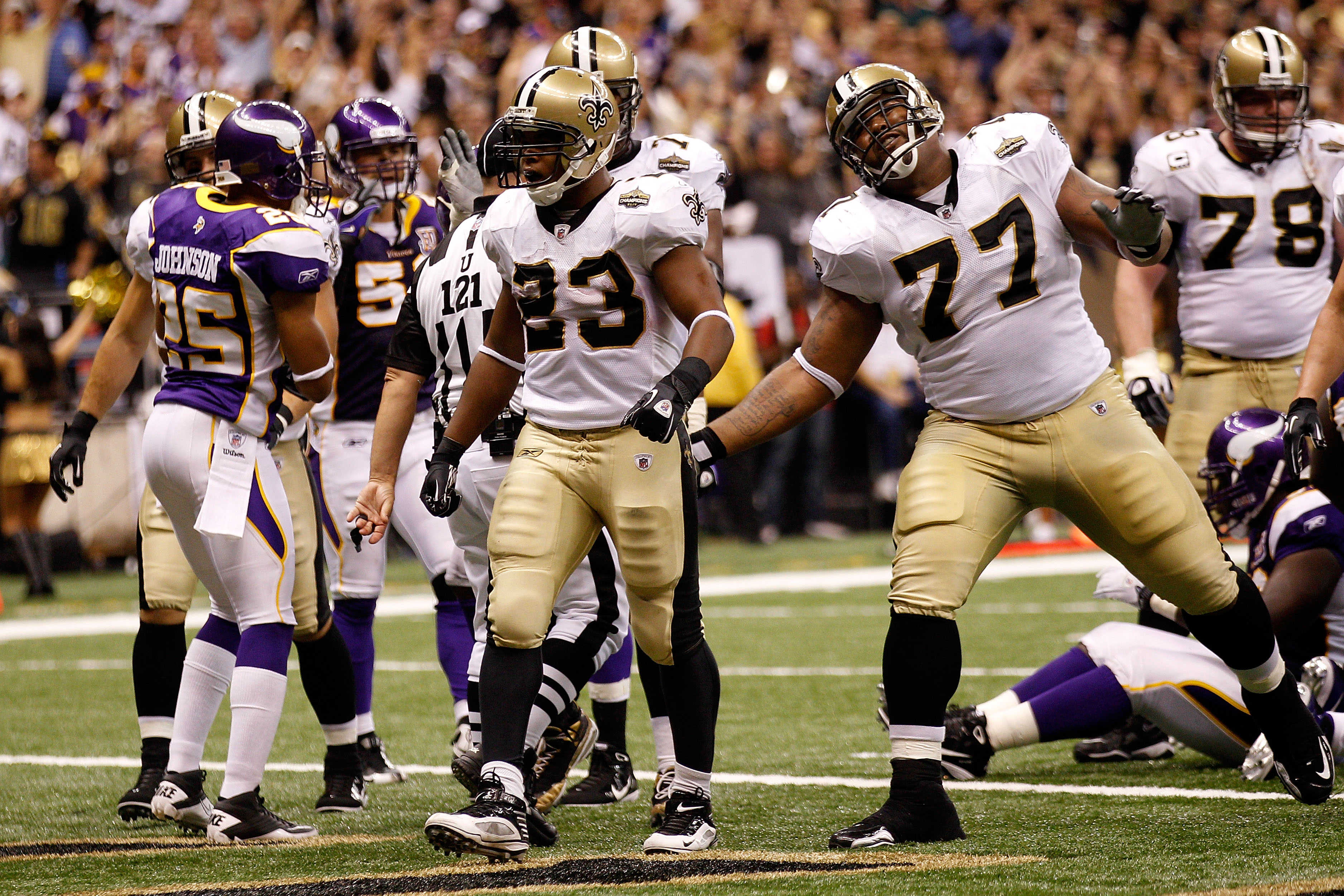 NEW ORLEANS - SEPTEMBER 09:  Pierre Thomas #23 and Carl Nicks #77 of the New Orleans Saints celebrate after Thomas scored a 1-yard rushing touchdown in the third quarter against the Minnesota Vikings at Louisiana Superdome on September 9, 2010 in New Orle