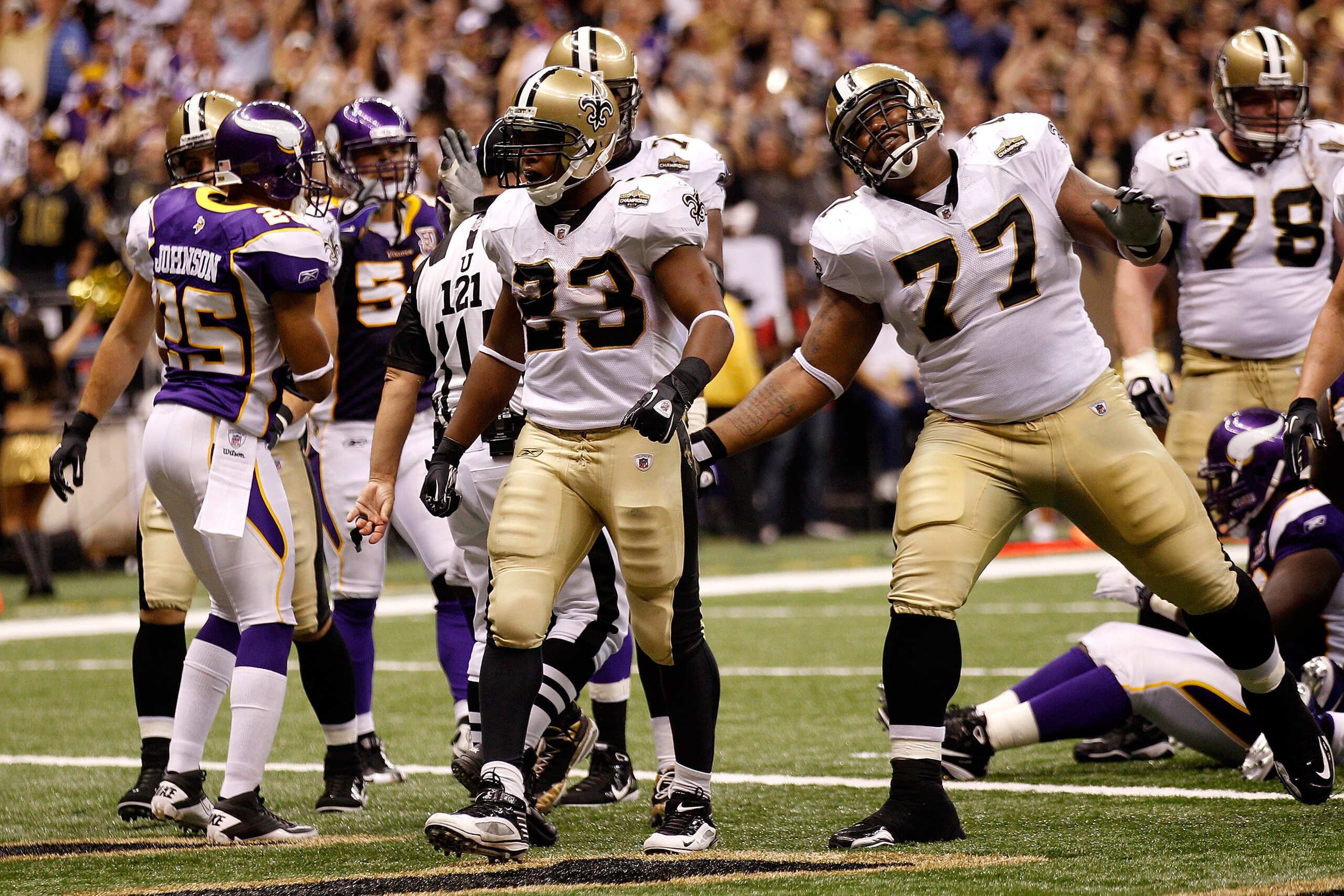 NEW ORLEANS - SEPTEMBER 09:  Pierre Thomas #23 and Carl Nicks #77 of the New Orleans Saints celebrate after Thomas scored a 1-yard rushing touchdown in the third quarter against the Minnesota Vikings at Louisiana Superdome on September 9, 2010 in New Orle