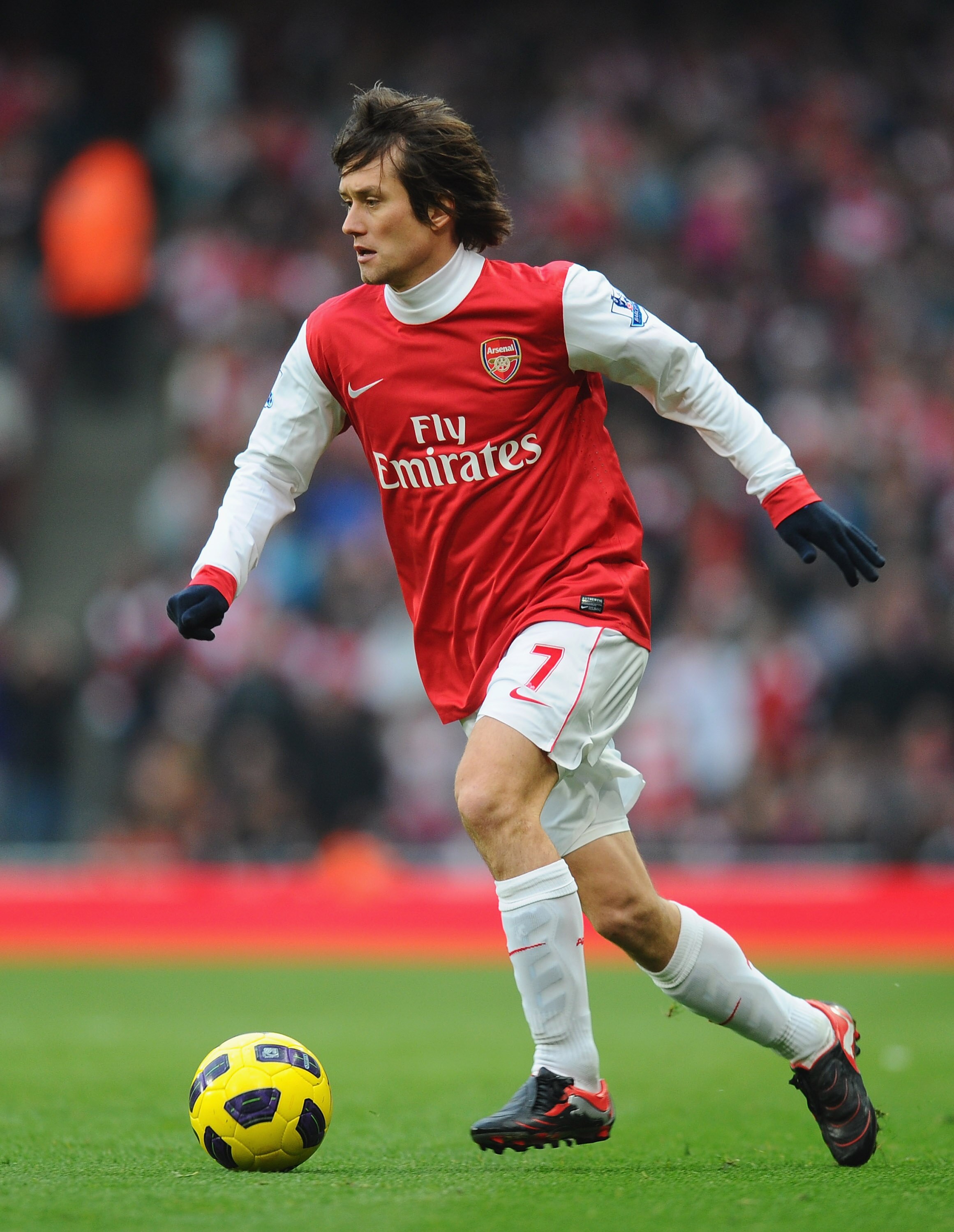 LONDON, ENGLAND - NOVEMBER 20:  Tomas Rosicky of Arsenal in avtion during the Barclays Premier League match between Arsenal and Tottenham Hotspur at the Emirates Stadium on November 20, 2010 in London, England.  (Photo by Mike Hewitt/Getty Images)