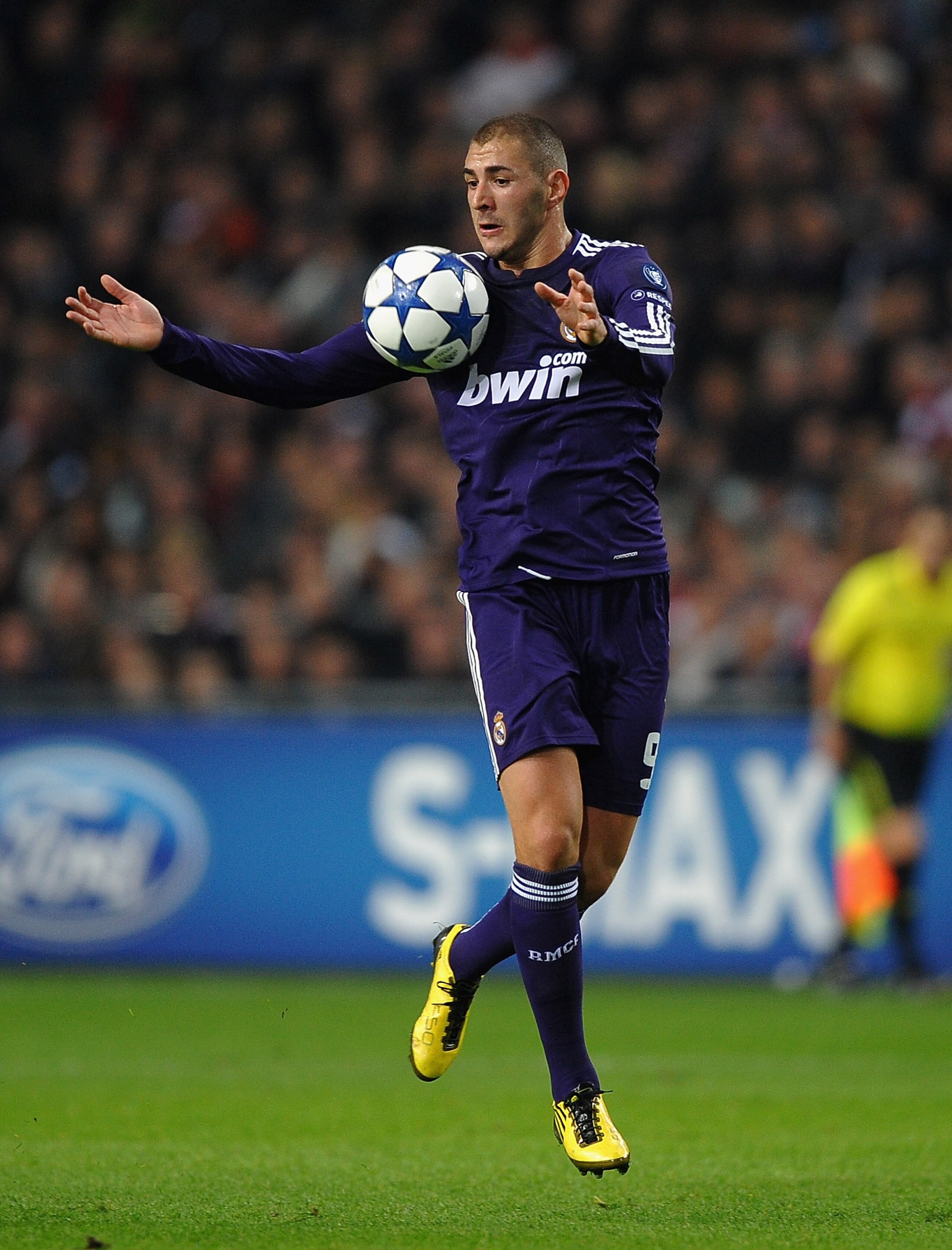AMSTERDAM, NETHERLANDS - NOVEMBER 23:  Karim Benzema of Real Madrid in action during the UEFA Champions League Group G match between AFC Ajax and Real Madrid at the Ajax Arena on November 23, 2010 in Amsterdam, Netherlands.  (Photo by Laurence Griffiths/G