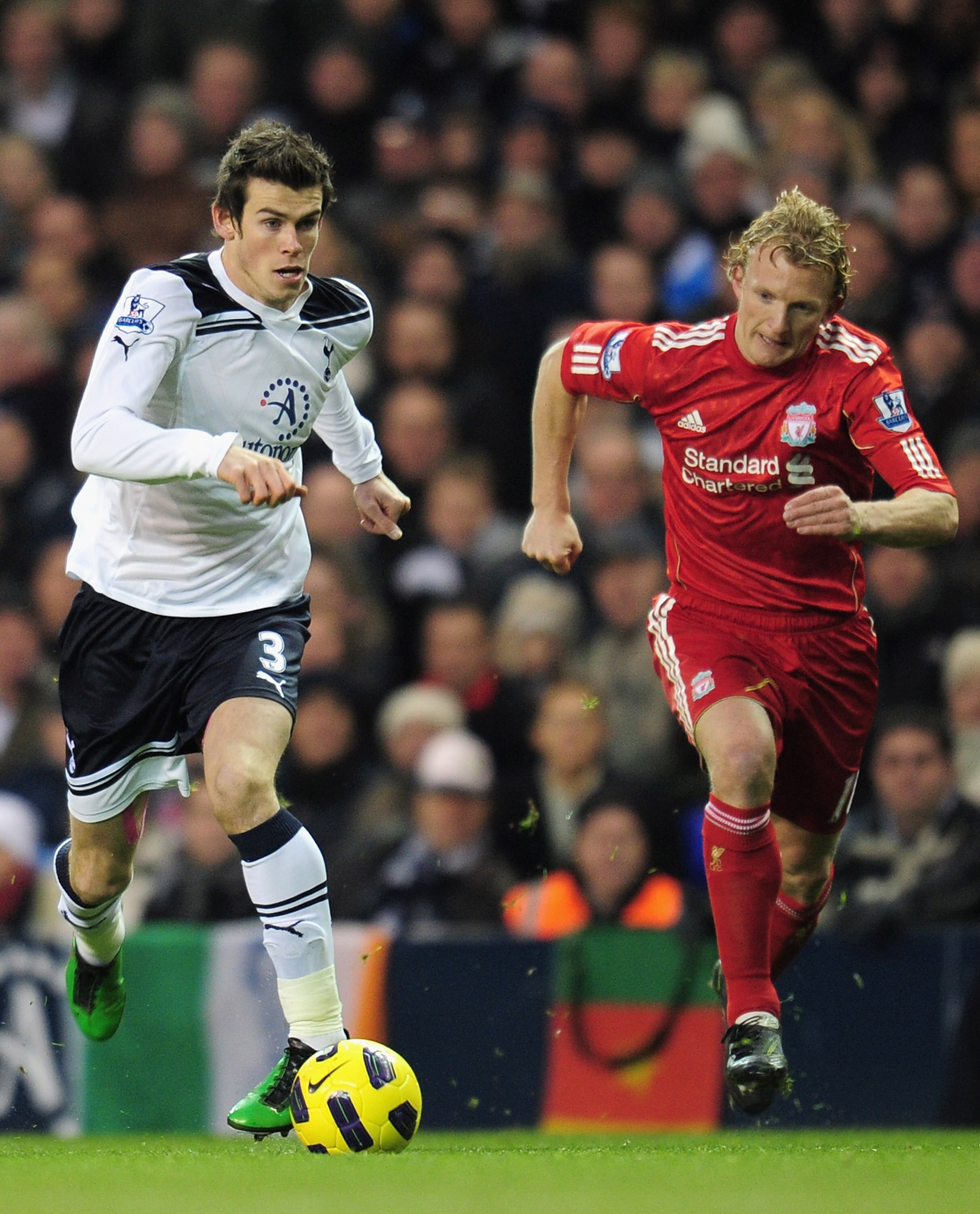 LONDON, ENGLAND - NOVEMBER 28:  Gareth Bale of Tottenham Hotspur runs with the ball as Dirk Kuyt of Liverpool tries to close him down during the Barclays Premier League match between Tottenham Hotspur and Liverpool at White Hart Lane on November 28, 2010
