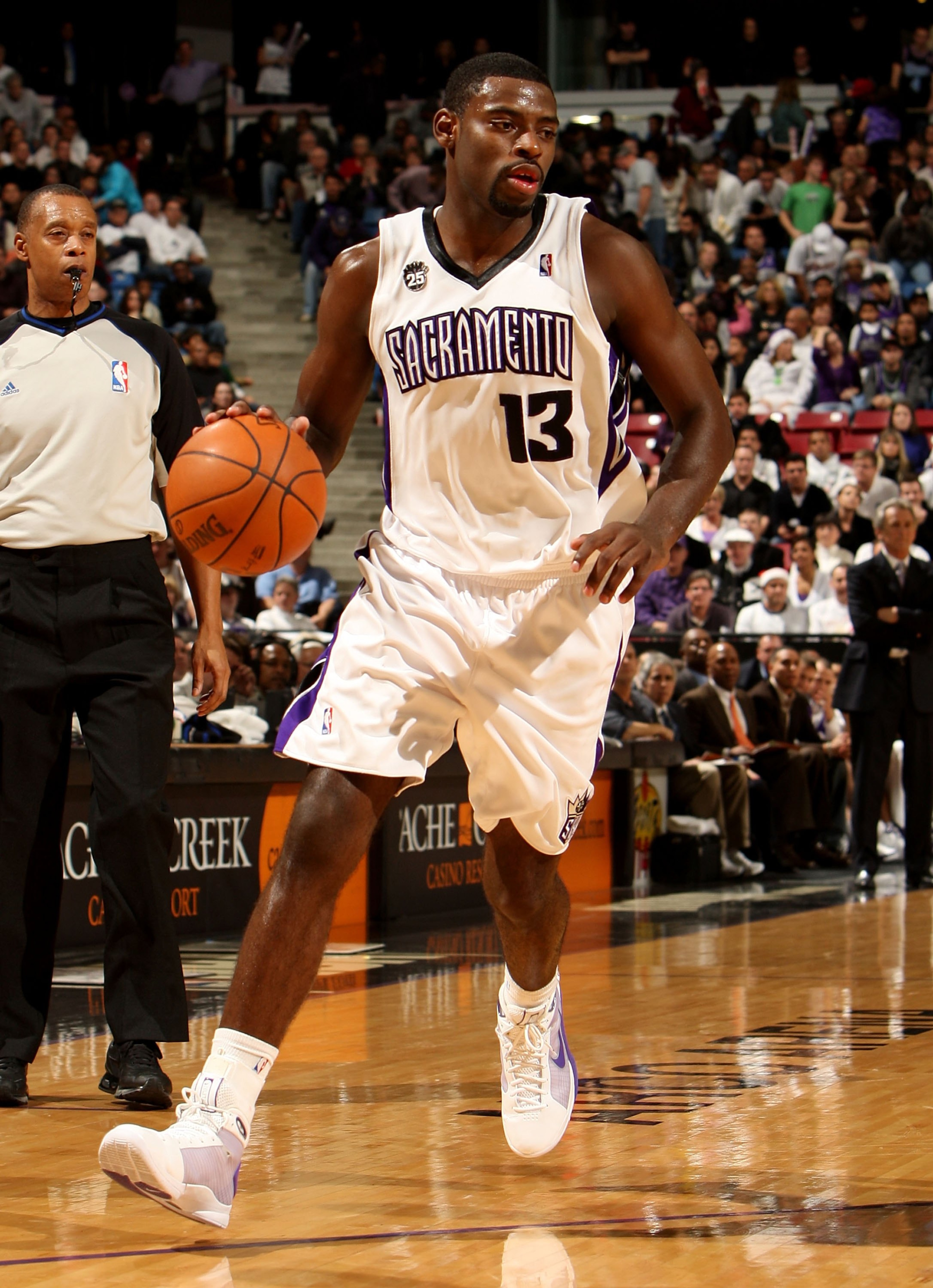 SACRAMENTO, CA - DECEMBER 23:  Tyreke Evans #13 of the Sacramento in action against the Cleveland Cavaliers during an NBA game at ARCO Arena on December 23, 2009 in Sacramento, California.  NOTE TO USER: User expressly acknowledges and agrees that, by dow