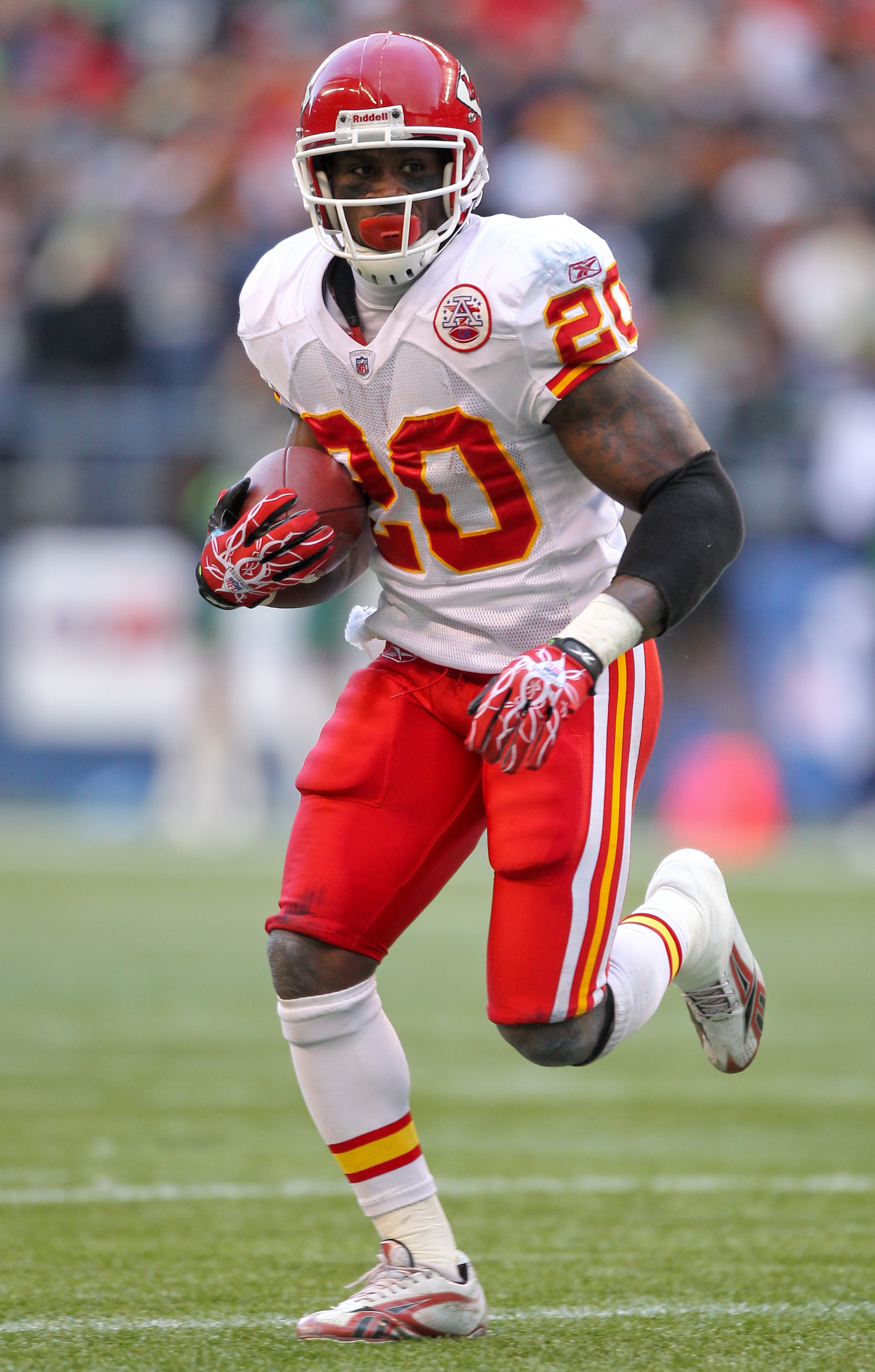 SEATTLE, WA - NOVEMBER 28: Running back Thomas Jones #20 of the Kansas City Chiefs rushes against the Seattle Seahawks at Qwest Field on November 28, 2010 in Seattle, Washington. (Photo by Otto Greule Jr/Getty Images) SEATTLE, WA - NOVEMBER 28: Running back Thomas Jones #20 of the Kansas City Chiefs rushes against the Seattle Seahawks at Qwest Field on November 28, 2010 in Seattle, Washington. (Photo by Otto Greule Jr/Getty Images)