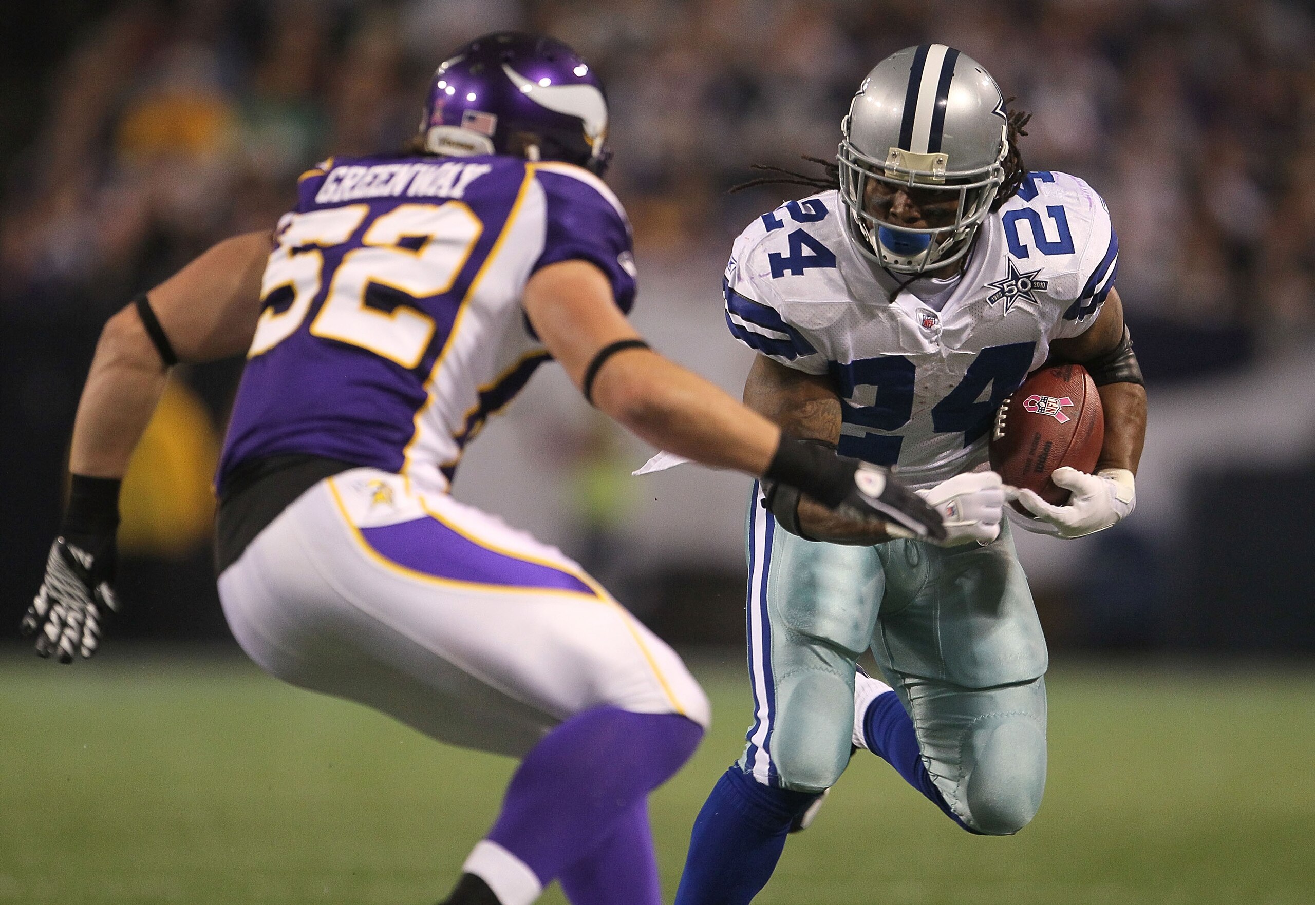 MINNEAPOLIS - OCTOBER 17: Marion Barber #24 of the Dallas Cowboys runs with the ball during the game against the Minnesota Vikings at Mall of America Field on October 17, 2010 in Minneapolis, Minnesota. (Photo by Jeff Gross/Getty Images) MINNEAPOLIS - OCTOBER 17: Marion Barber #24 of the Dallas Cowboys runs with the ball during the game against the Minnesota Vikings at Mall of America Field on October 17, 2010 in Minneapolis, Minnesota. (Photo by Jeff Gross/Getty Images)