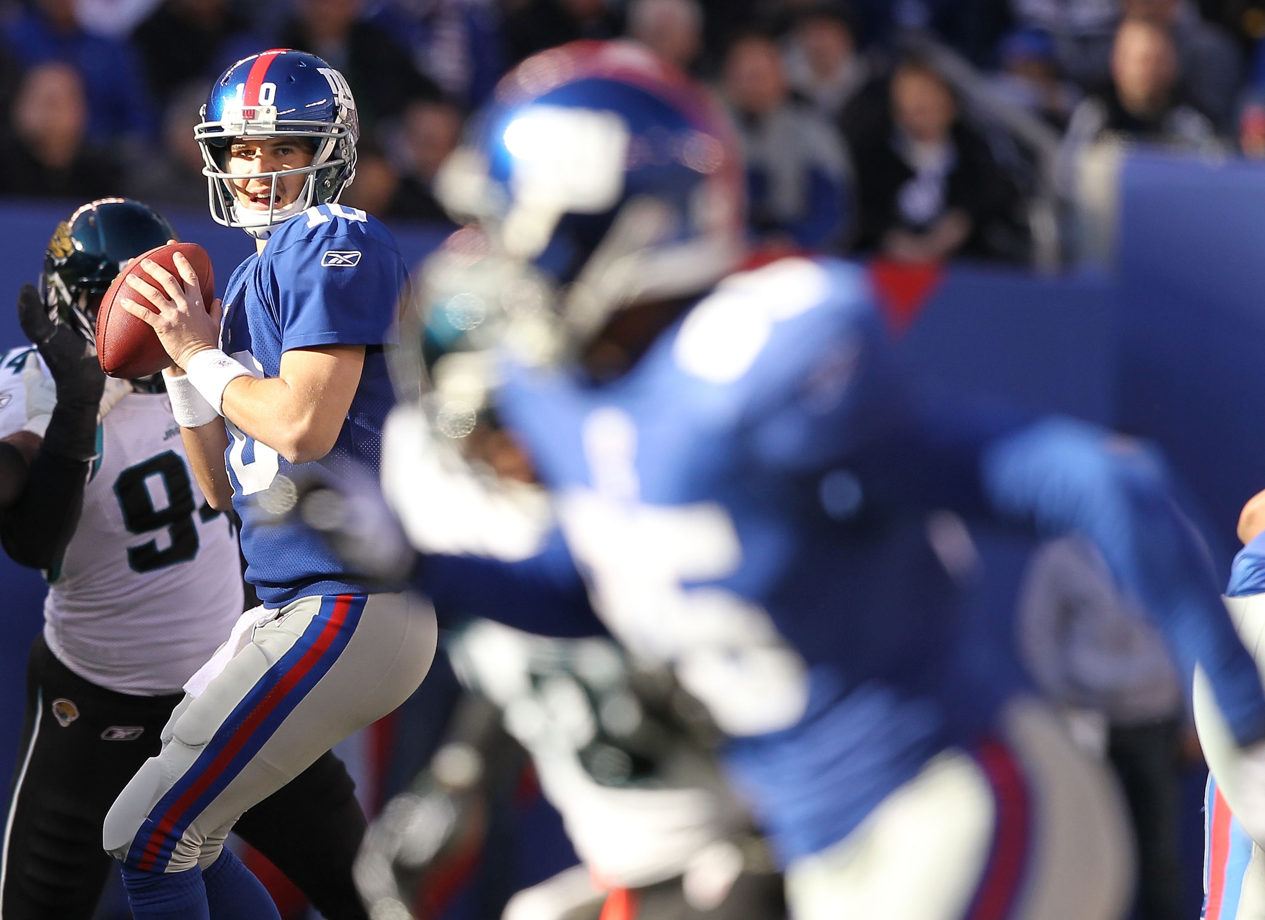 EAST RUTHERFORD, NJ - NOVEMBER 28:  Eli Manning #10 of the New York Giants looks to pass against the Jacksonville Jaguars during their game on November 28, 2010 at The New Meadowlands Stadium in East Rutherford, New Jersey.  (Photo by Al Bello/Getty Image