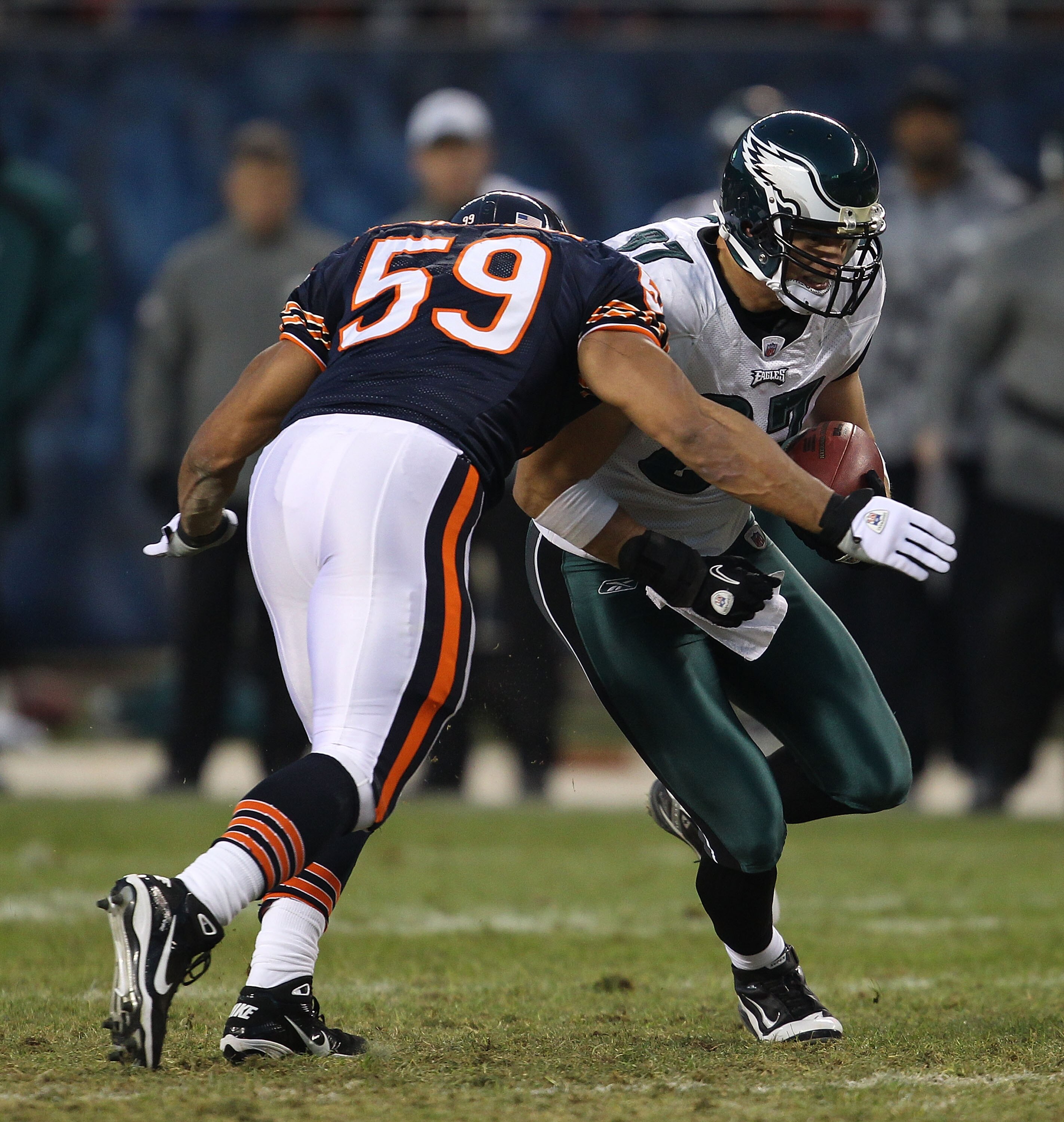 CHICAGO - NOVEMBER 28: Pisa Tinoisamoa #59 of the Chicago Bears moves to tackle Brent Celek #87 of the Philadelphia Eagles at Soldier Field on November 28, 2010 in Chicago, Illinois. The Bears defeated the Eagles 31-26. (Photo by Jonathan Daniel/Getty Ima