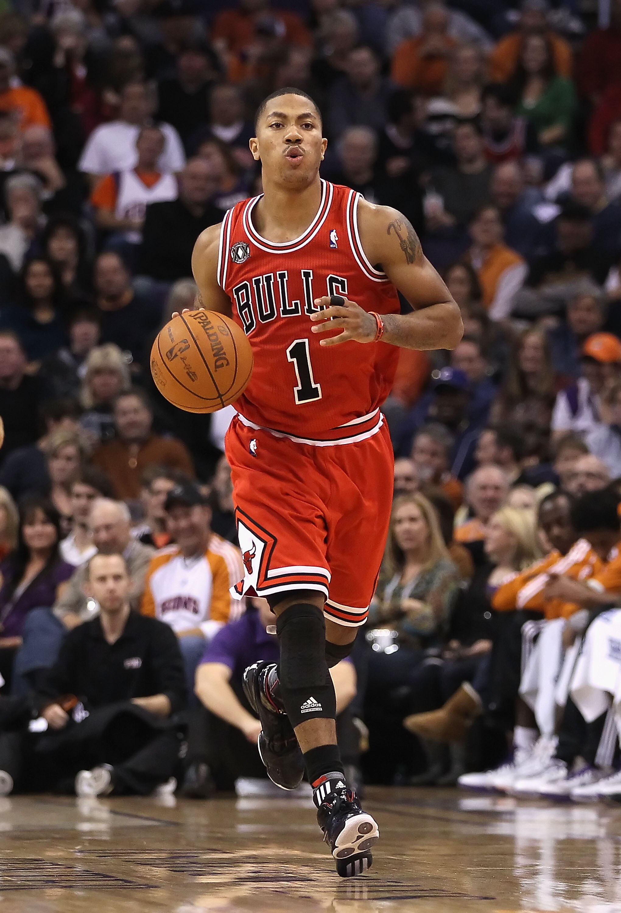 PHOENIX - NOVEMBER 24:  Derrick Rose #1 of the Chicago Bulls handles the ball during the NBA game against the Phoenix Suns at US Airways Center on November 24, 2010 in Phoenix, Arizona. The Bulls defeated the Suns 123-115 in double overtime. NOTE TO USER: