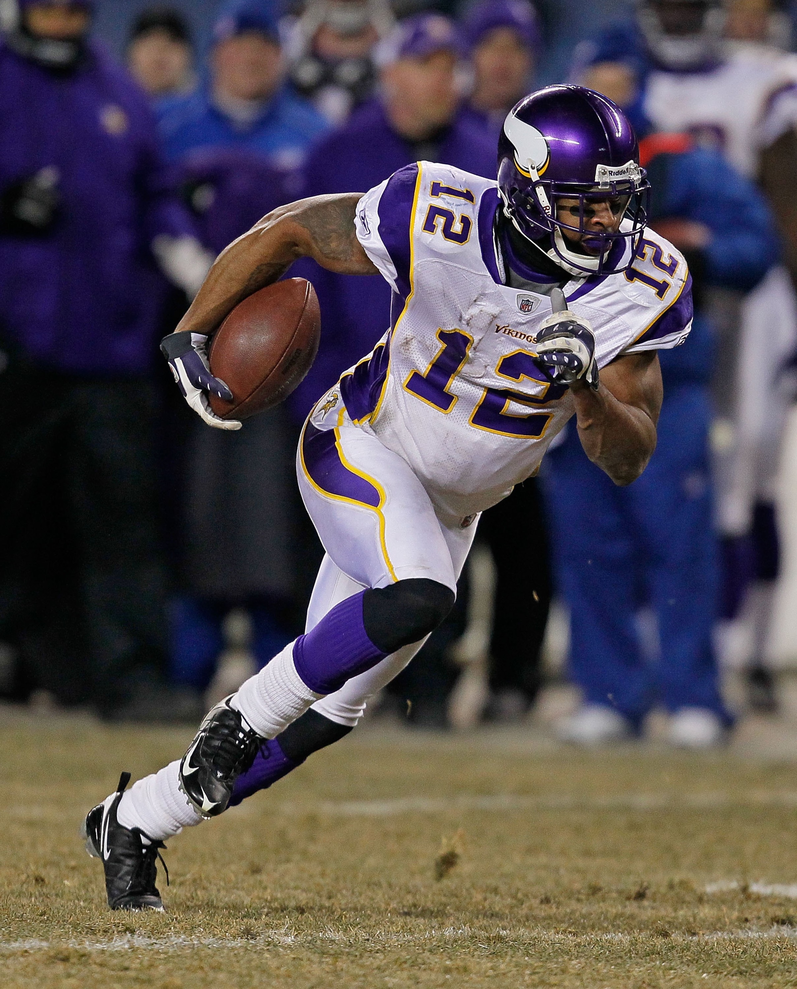 CHICAGO - DECEMBER 28: Percy Harvin #12 of the Minnesota Vikings runs after a catch against the Chicago Bears at Soldier Field on December 28, 2009 in Chicago, Illinois. The Bears defeated the Vikings 36-30 in overtime. (Photo by Jonathan Daniel/Getty Ima