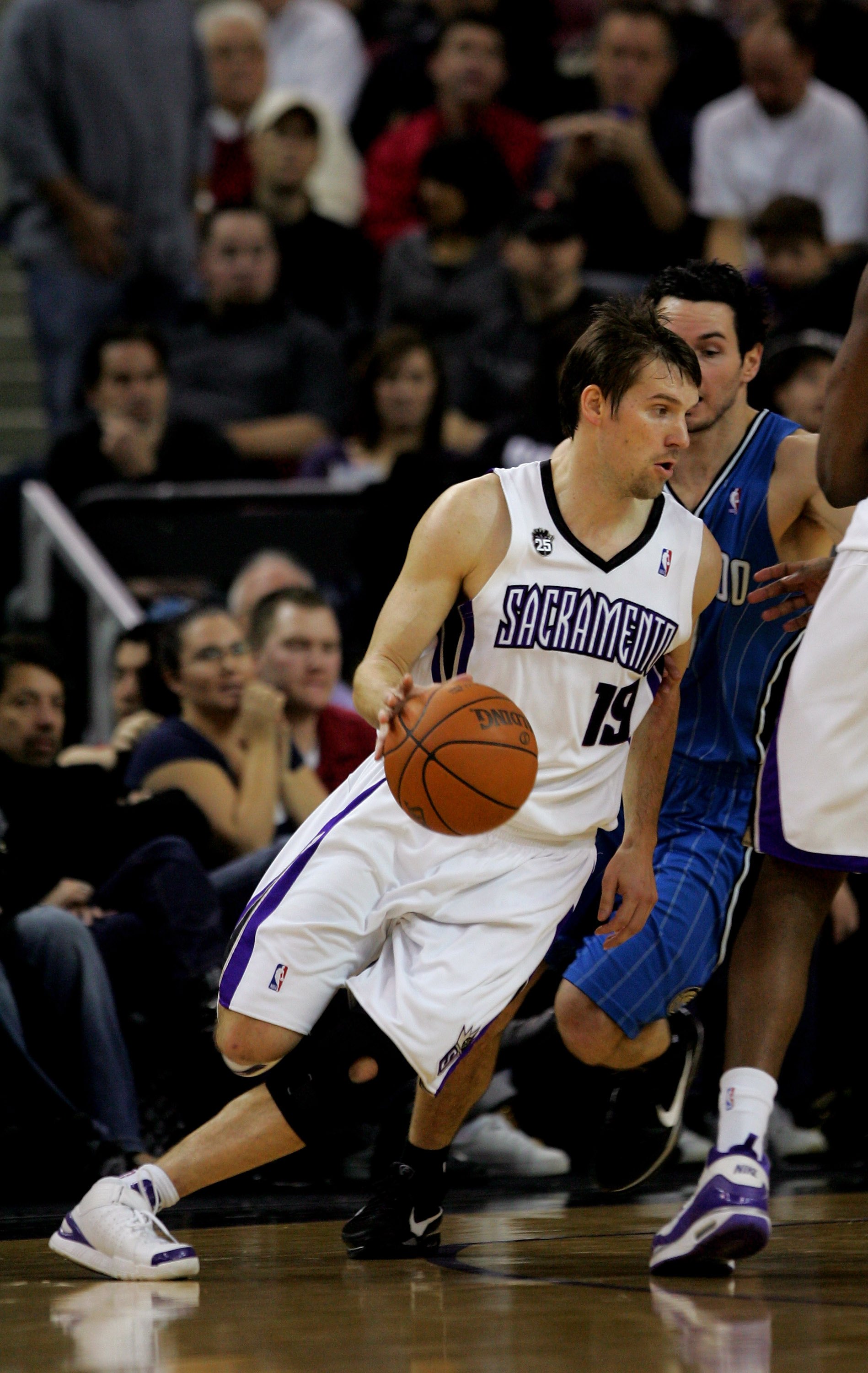 SACRAMENTO, CA - JANUARY 12: Beno Udrih #19 of the Sacramento Kings in action during their game against the Orlando Magic at ARCO Arena on January 12, 2010 in Sacramento, California. NOTE TO USER: User expressly acknowledges and agrees that, by download SACRAMENTO, CA - JANUARY 12: Beno Udrih #19 of the Sacramento Kings in action during their game against the Orlando Magic at ARCO Arena on January 12, 2010 in Sacramento, California. NOTE TO USER: User expressly acknowledges and agrees that, by download