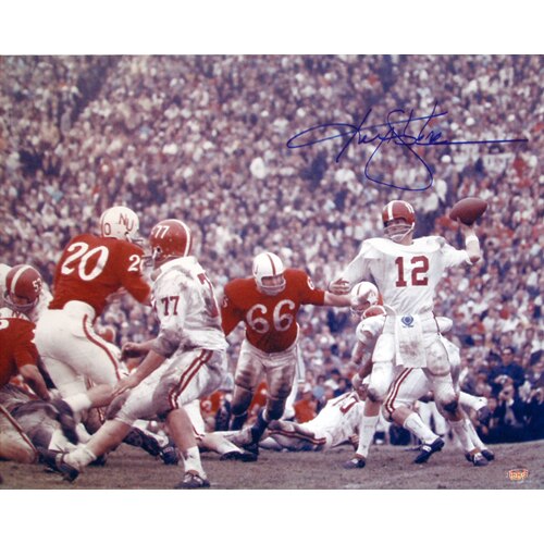 Snake's left thumb is way, way down on his hand; check out his hand print on campus sometime.