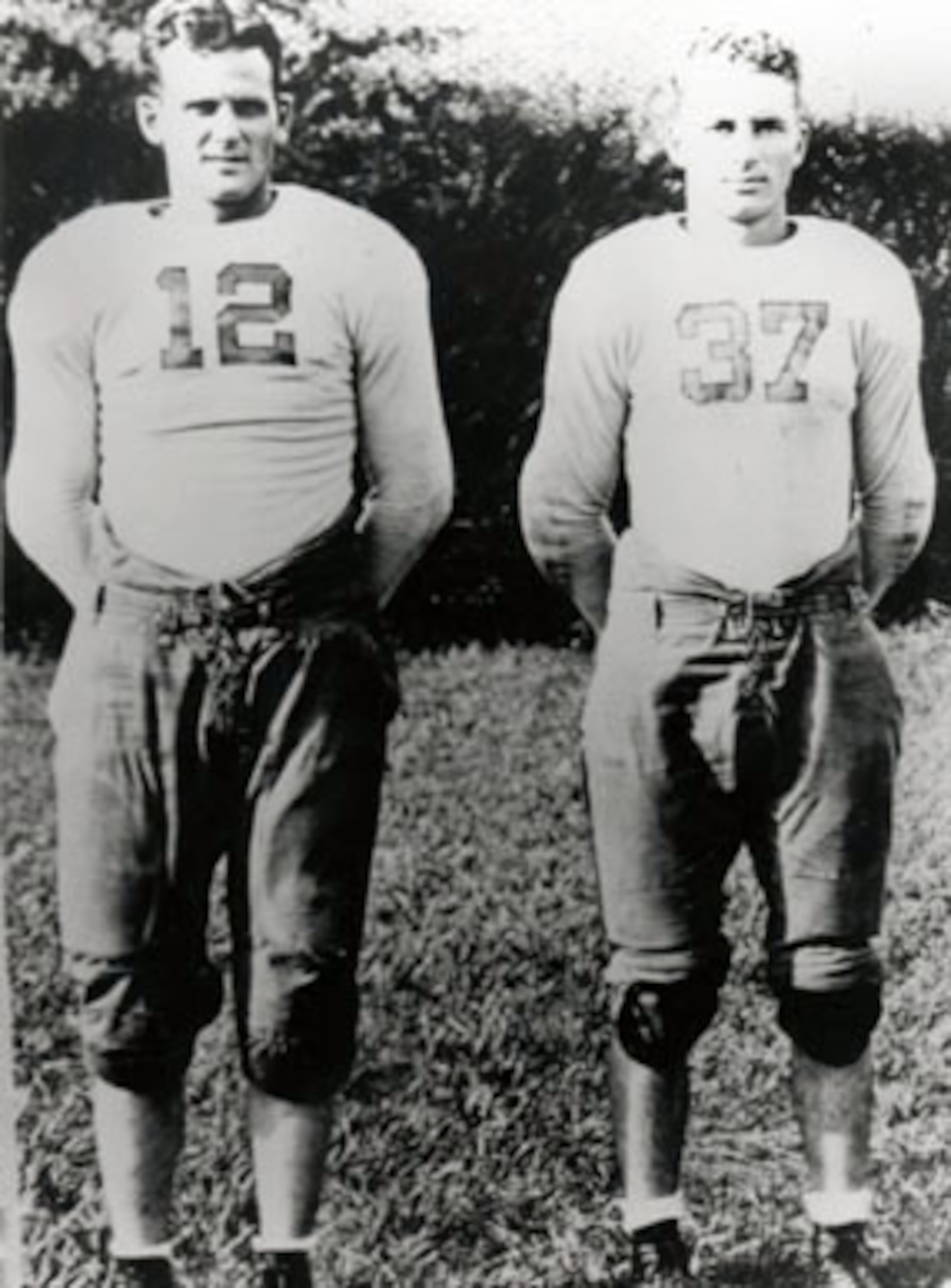 That's Don Hutson on the right and some no-account kid from Arkansas on the left. That's Don Hutson on the right and some no-account kid from Arkansas on the left.