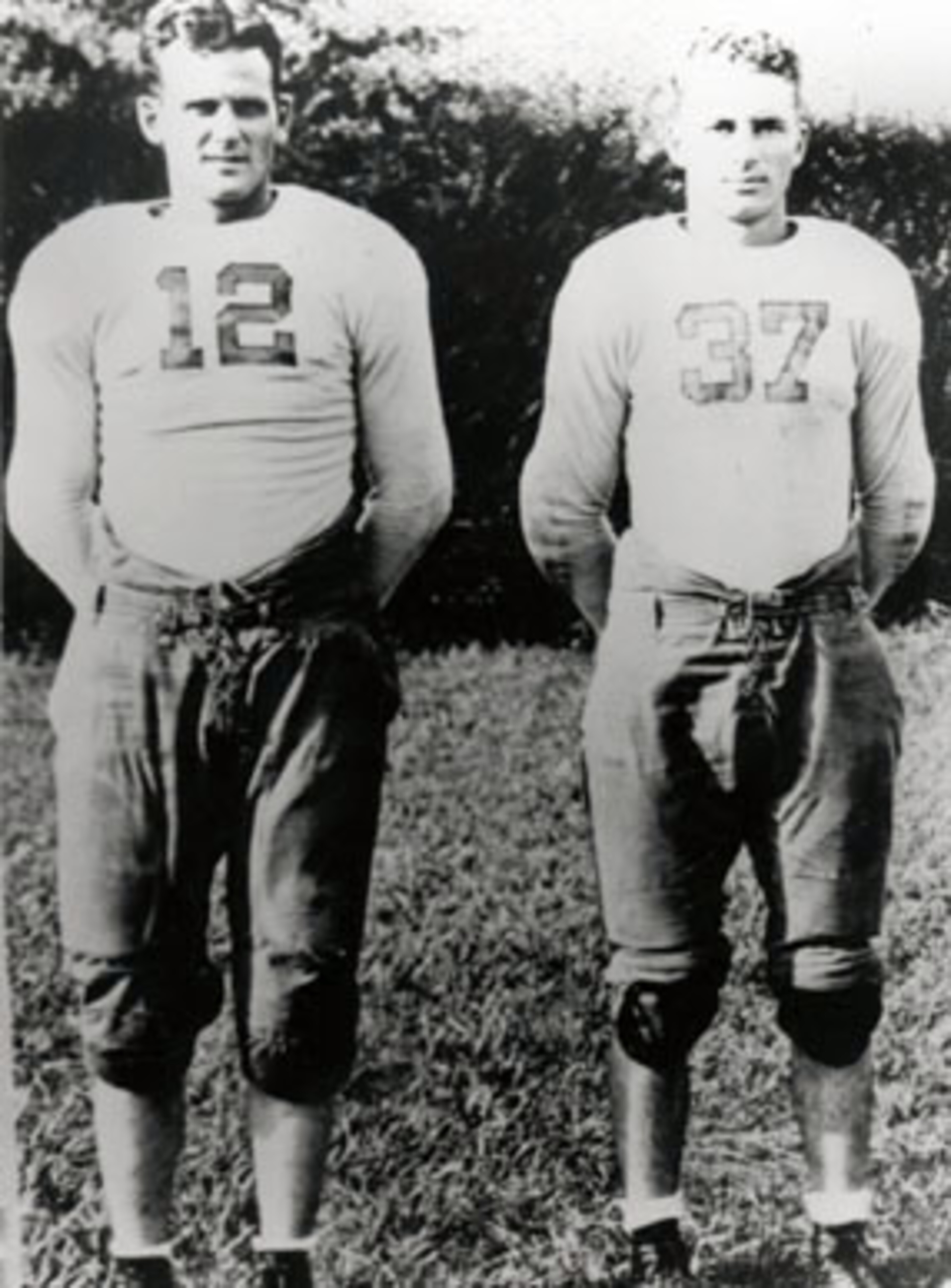 That's Don Hutson on the right and some no-account kid from Arkansas on the left. That's Don Hutson on the right and some no-account kid from Arkansas on the left.