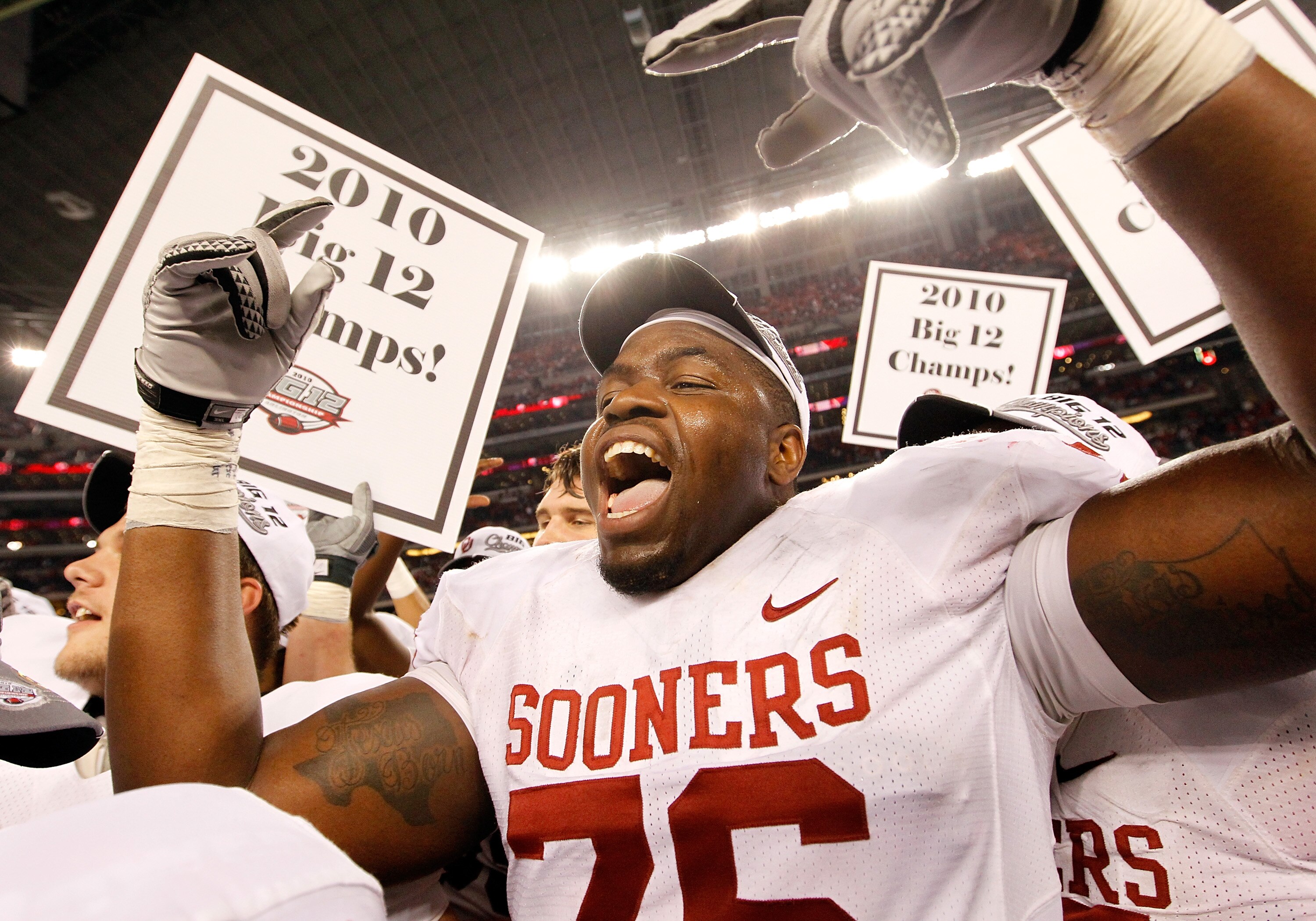 ARLINGTON, TX - DECEMBER 04:  Lineman Jarvis Jones #76 of the Oklahoma Sooners celebrates after the Sooners beat the Nebraska Cornhuskers 23-20 at Cowboys Stadium on December 4, 2010 in Arlington, Texas.  (Photo by Tom Pennington/Getty Images)