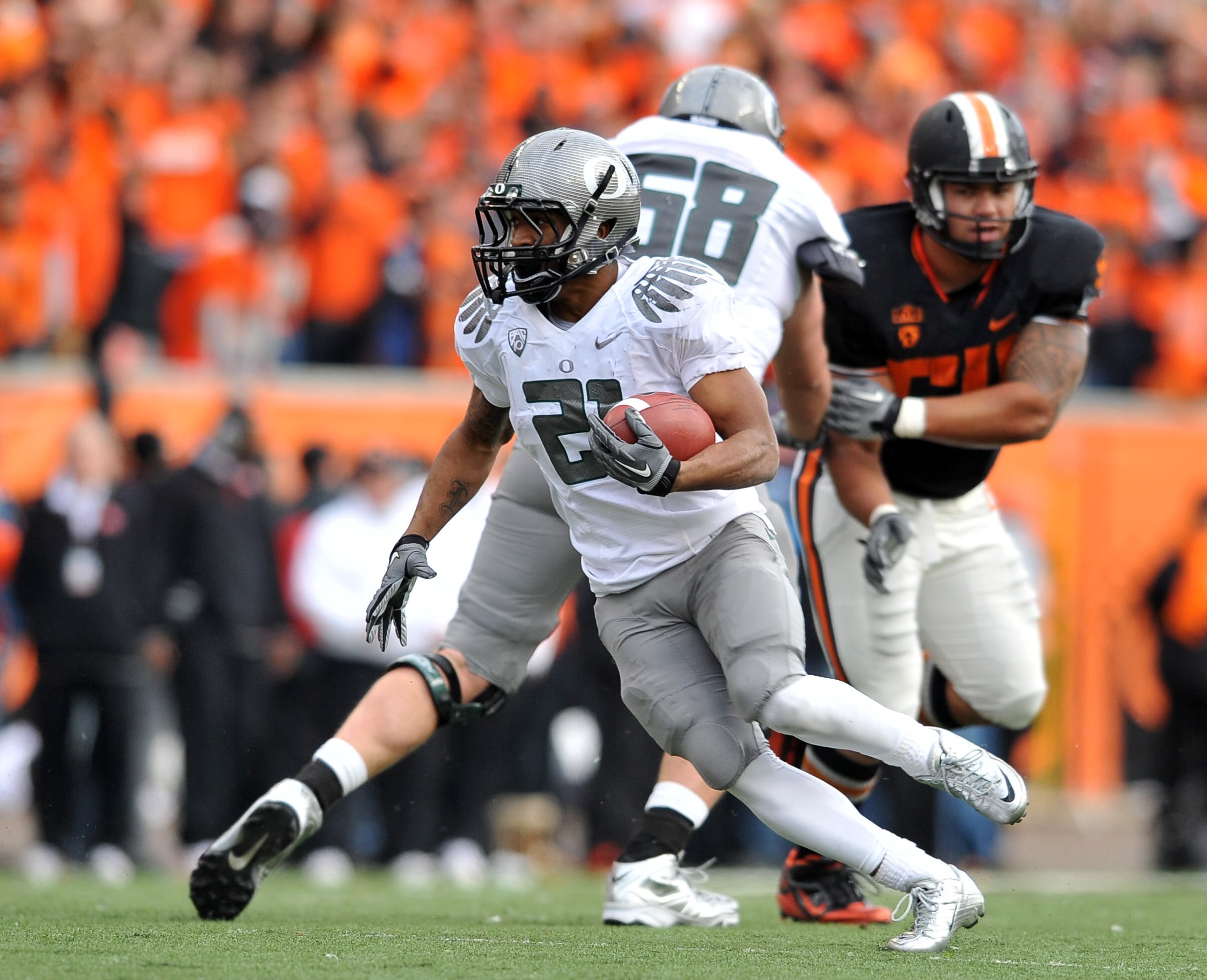 CORVALLIS, OR - DECEMBER 4: LaMichael James #21 of the Oregon Ducks runs with the ball in the second quarter of the game against te the Oregon State Beavers at Reser Stadium on December 4, 2010 in Corvallis, Oregon. (Photo by Steve Dykes/Getty Images)