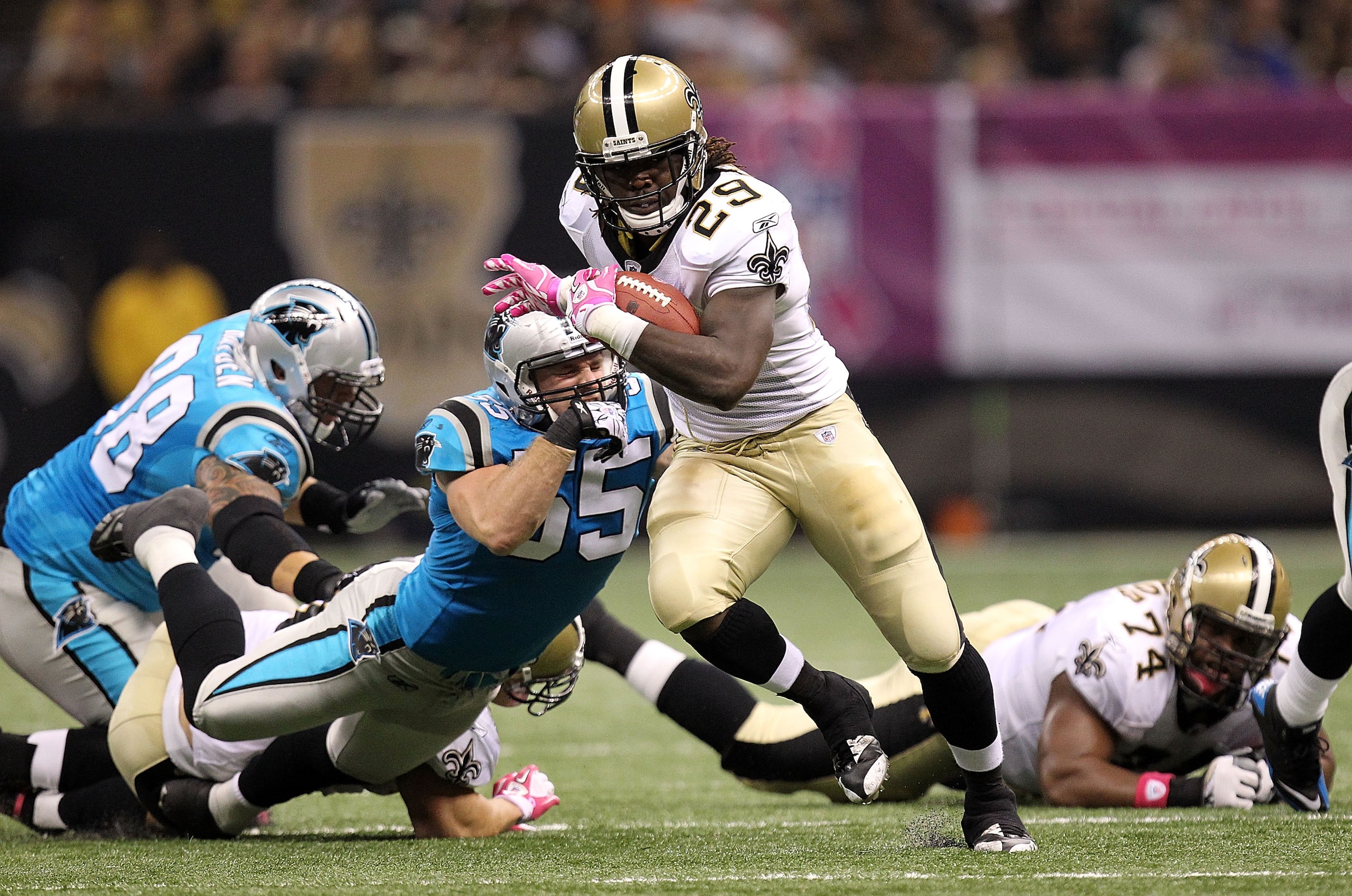 NEW ORLEANS - OCTOBER 03:  Running back Chris Ivory #29 of the New Orleans Saints at the Louisiana Superdome on October 3, 2010 in New Orleans, Louisiana.  (Photo by Ronald Martinez/Getty Images)