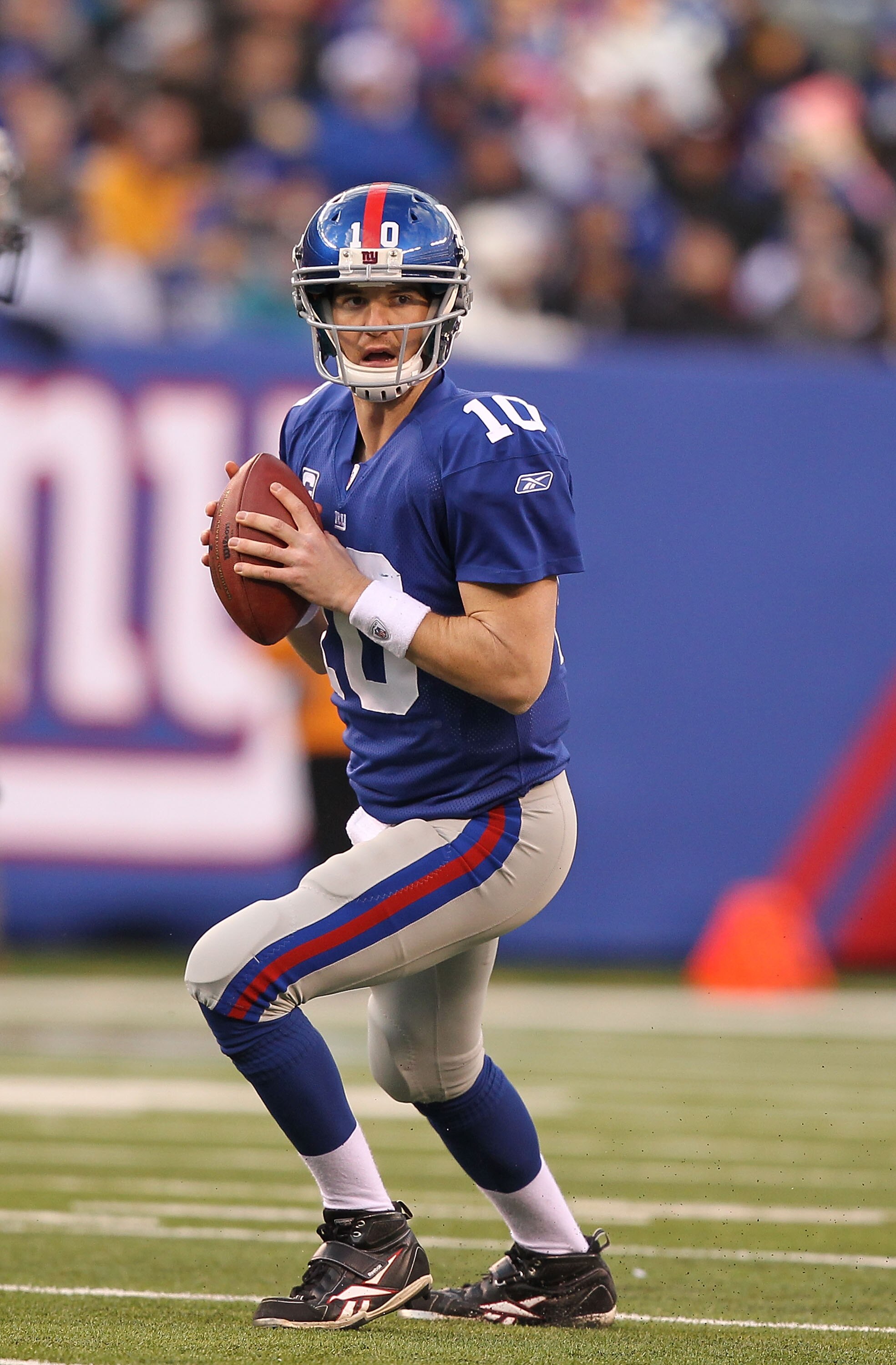 EAST RUTHERFORD, NJ - NOVEMBER 28:  Eli Manning #10 of the New York Giants in action against the Jacksonville Jaguars during their game on November 28, 2010 at The New Meadowlands Stadium in East Rutherford, New Jersey.  (Photo by Al Bello/Getty Images)